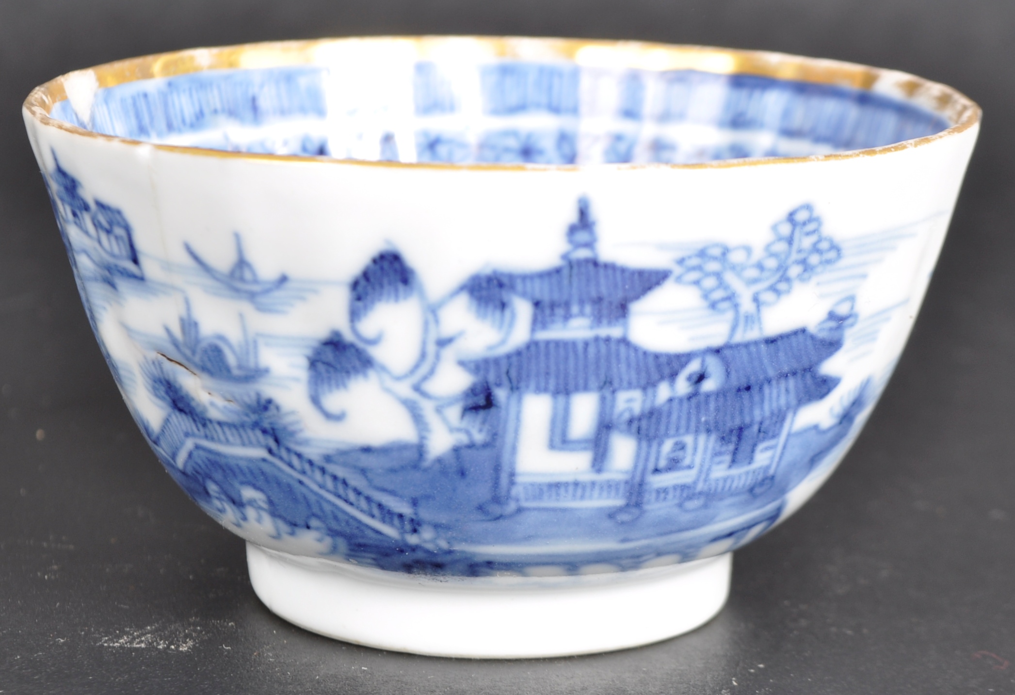 19TH CENTURY CHINESE BLUE & WHITE TEA BOWL