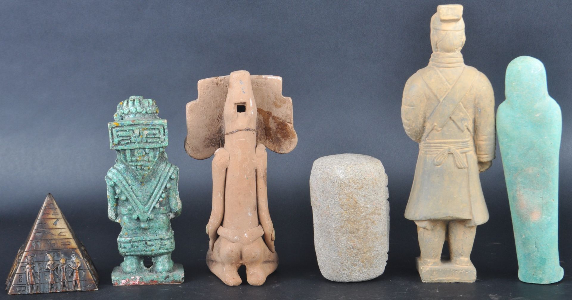 COLLECTION OF ASSORTED FIGURINES - Bild 4 aus 5