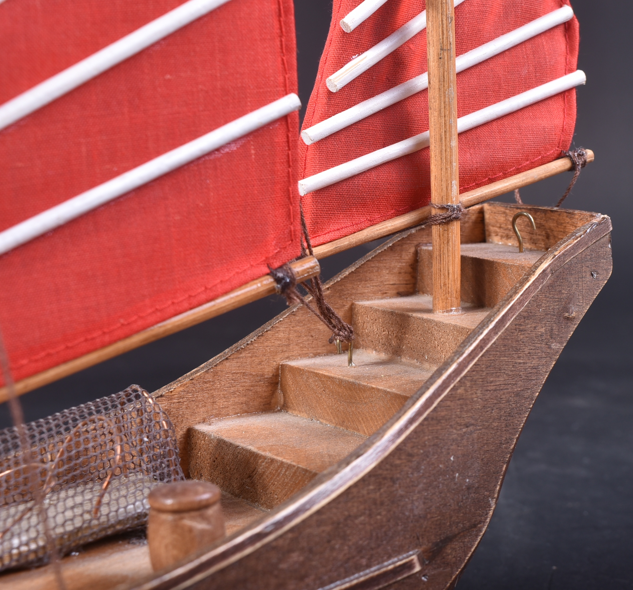 SCRATCHBUILT CHINESE MODEL JUNK BOAT - Image 7 of 7