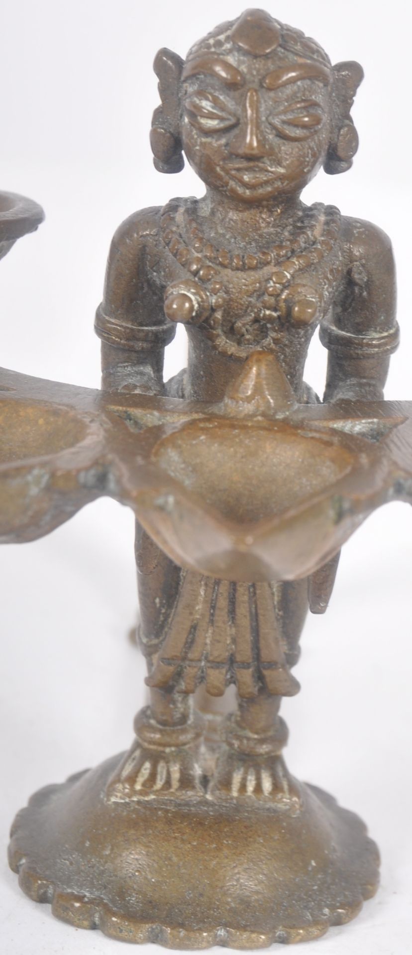 19TH CENTURY SOUTHERN INDIAN HINDU BRONZE LAMP - Bild 2 aus 7