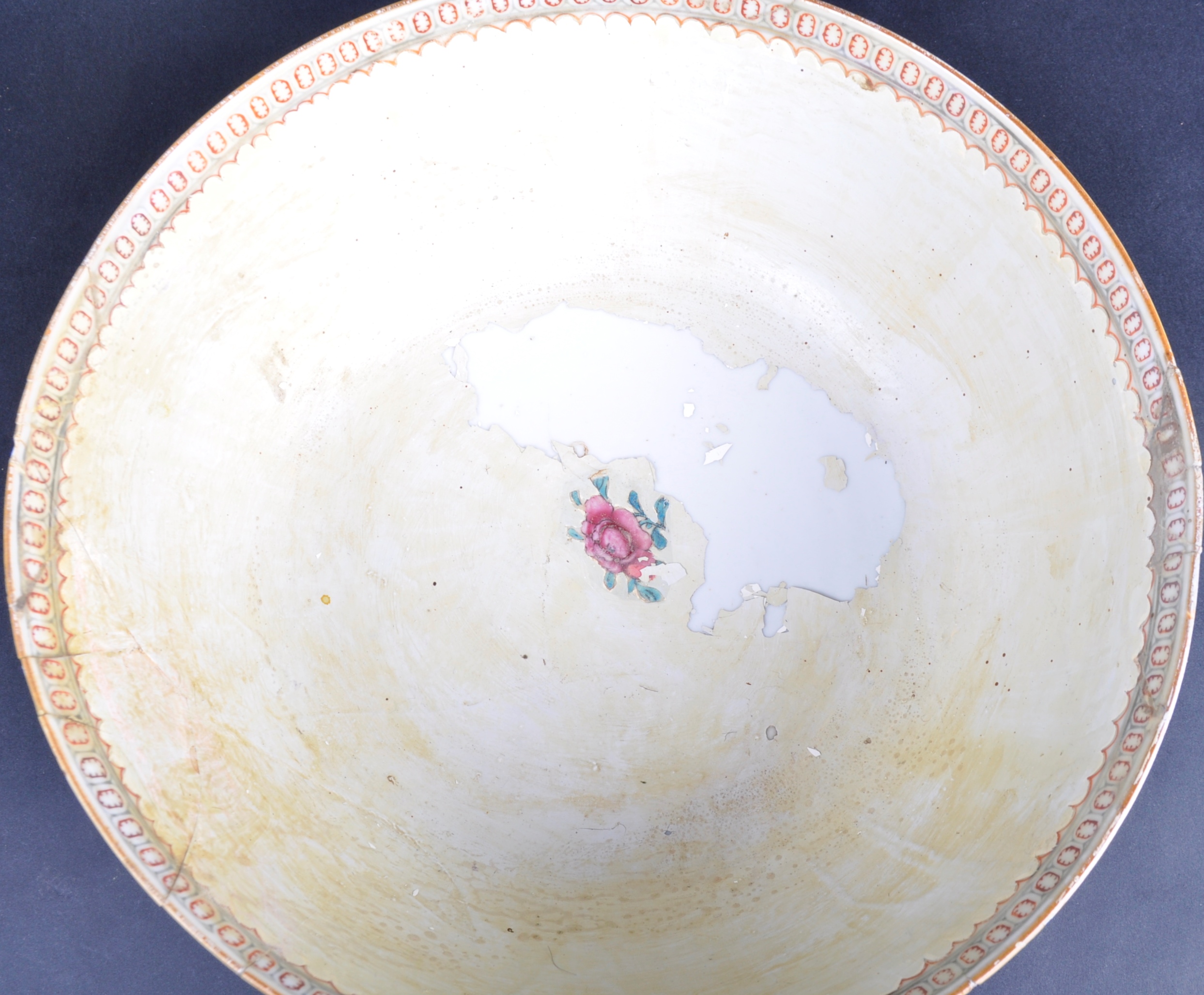 18TH CENTURY CHINESE QIANLONG EXPORT BOWL - Image 5 of 6