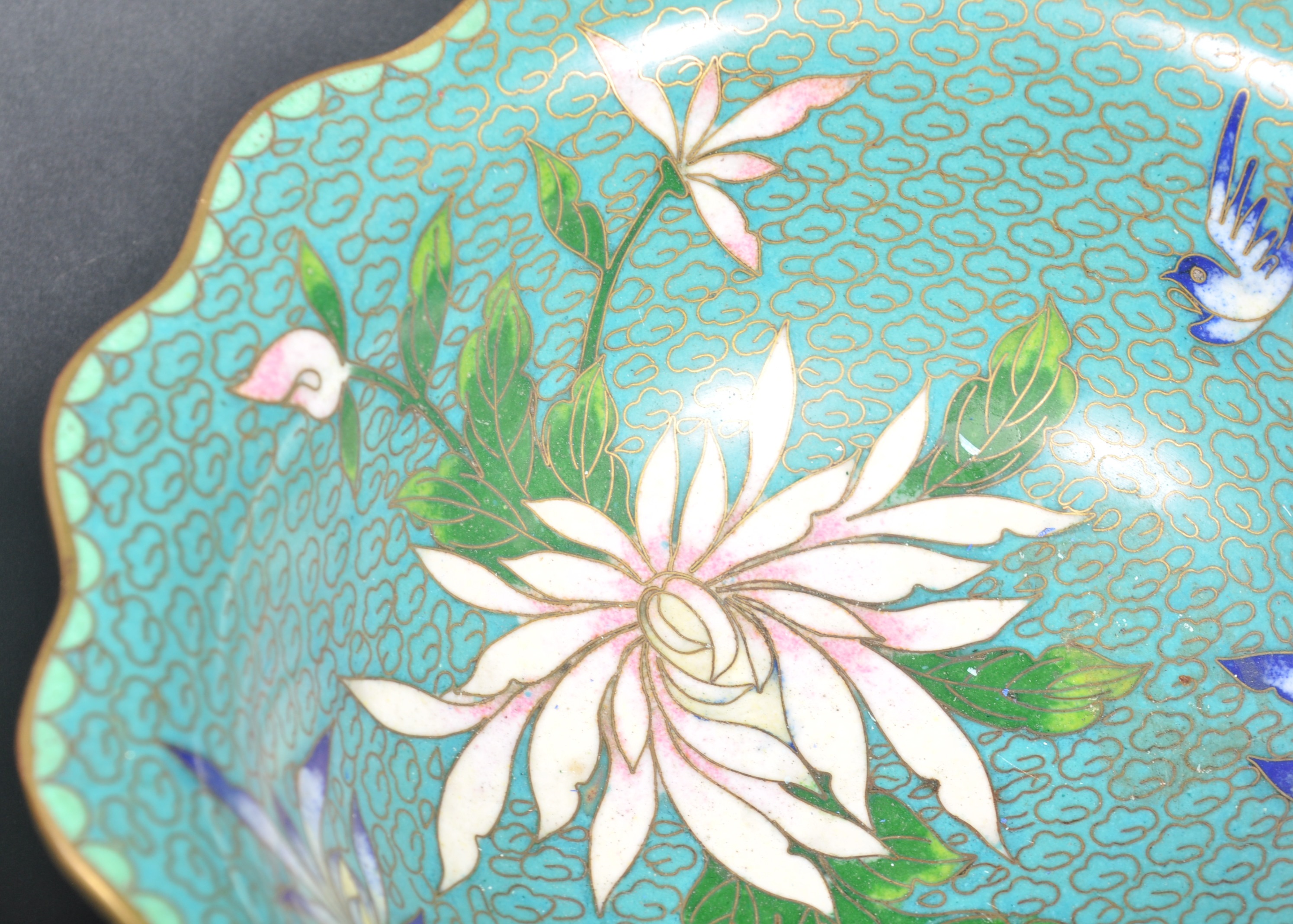 TO EARLY 20TH CENTURY CHINESE CLOISONNE BOWLS - Image 4 of 8