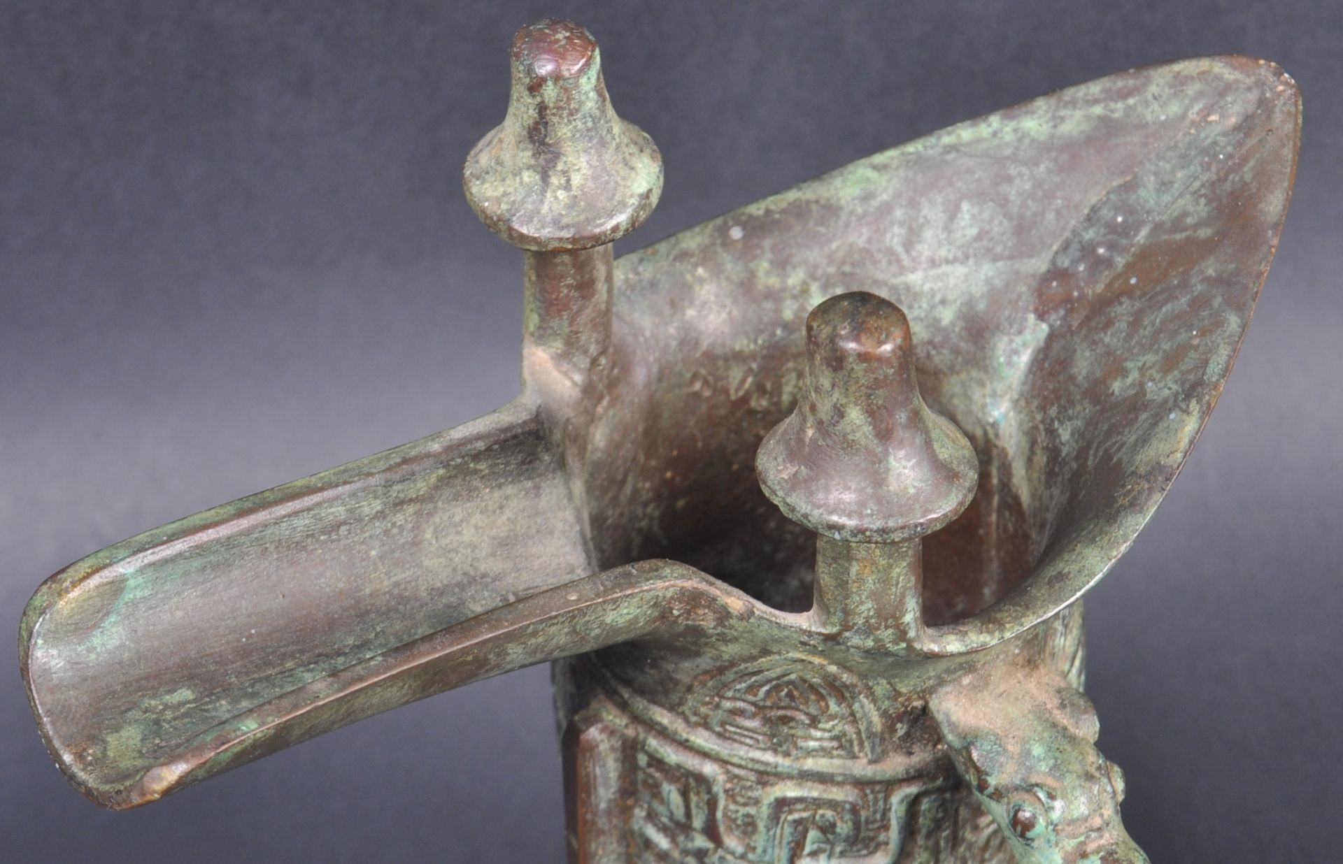 19TH CENTURY CHINESE BRONZE JUE RITUAL VESSEL - Image 3 of 7