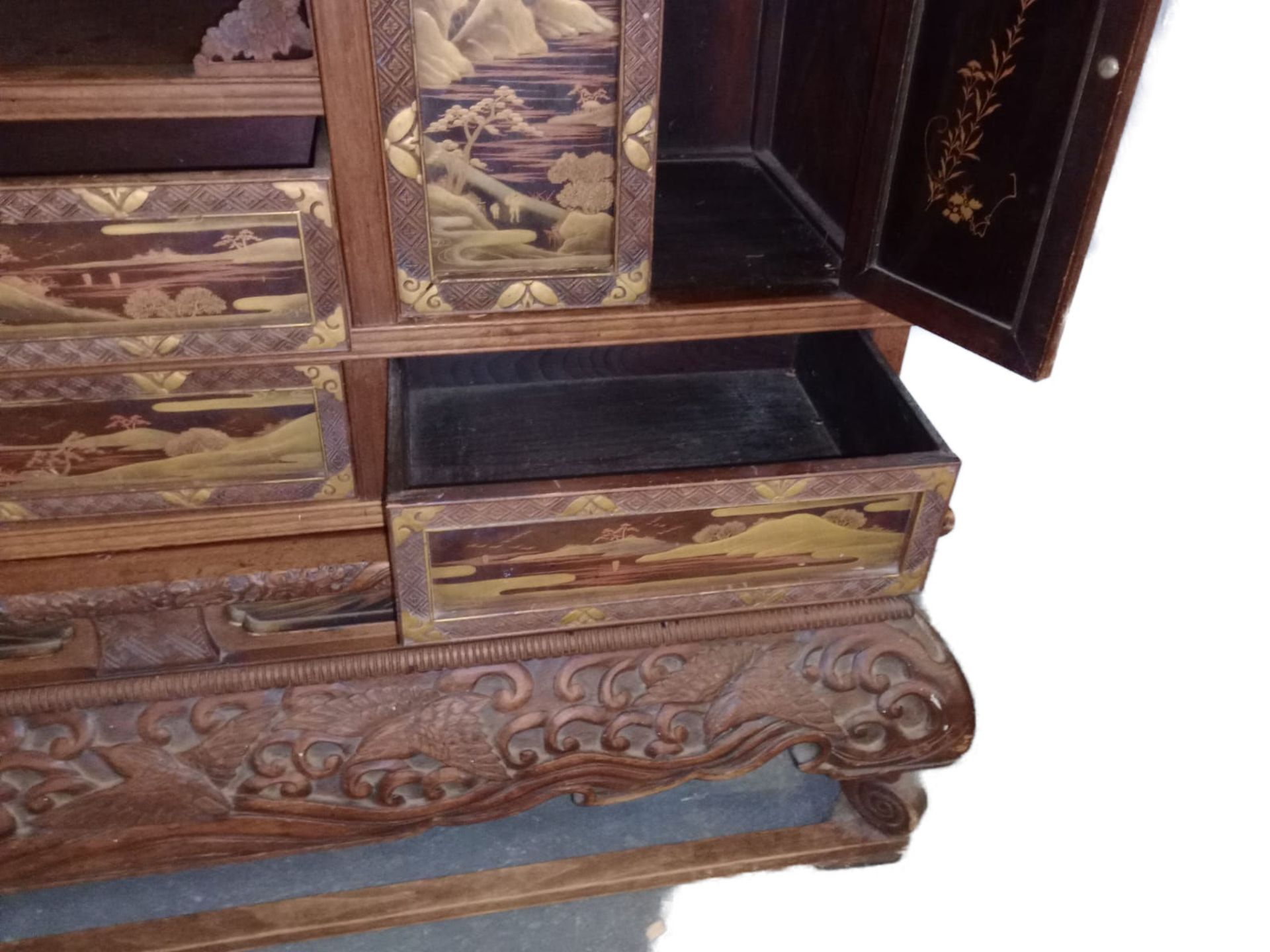 LATE 19TH CENTURY JAPANESE MEIJI LACQUER BOOKCASE CABINET - Image 5 of 10