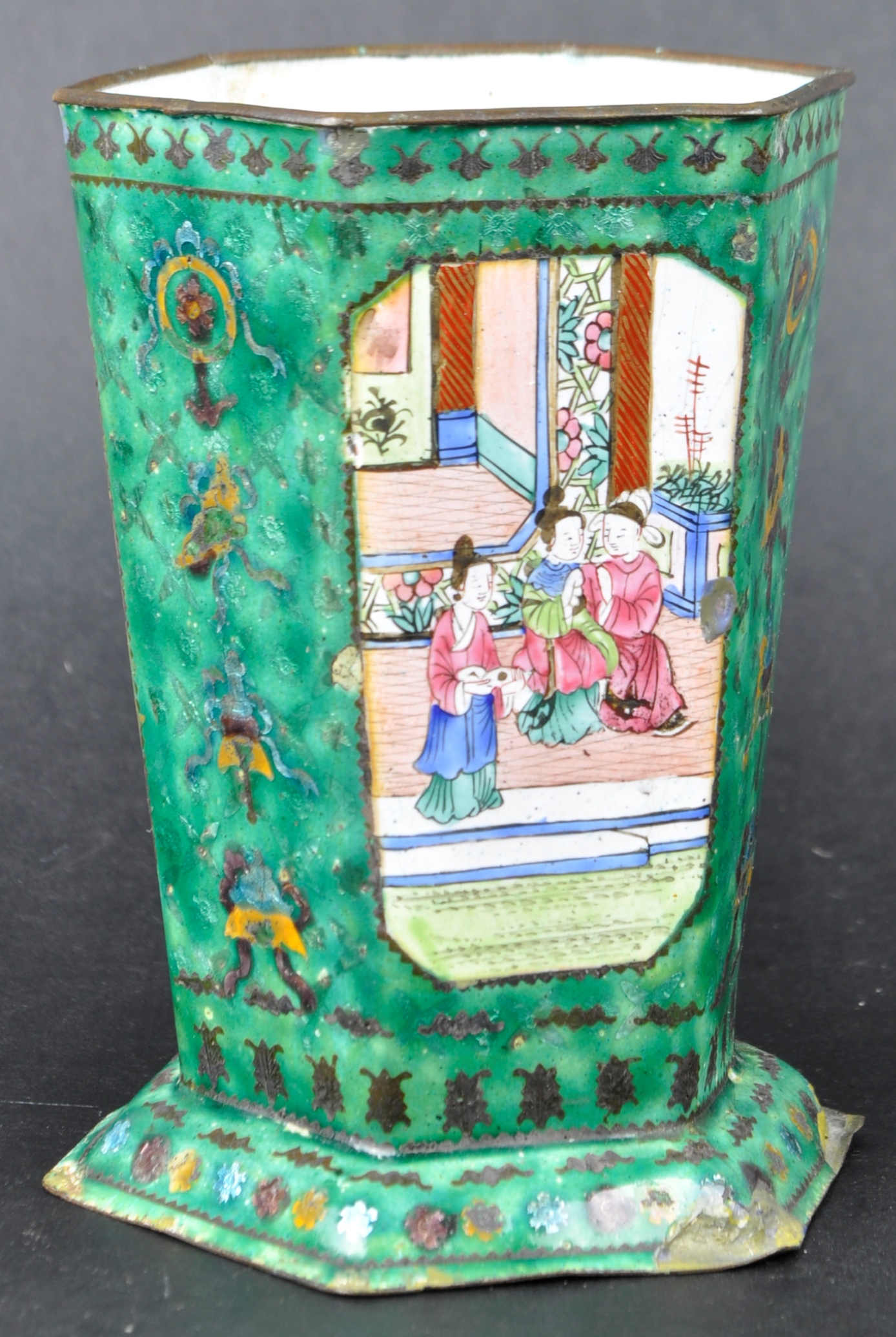 EARLY 20TH CENTURY CHINESE CANTON ENAMEL VASE