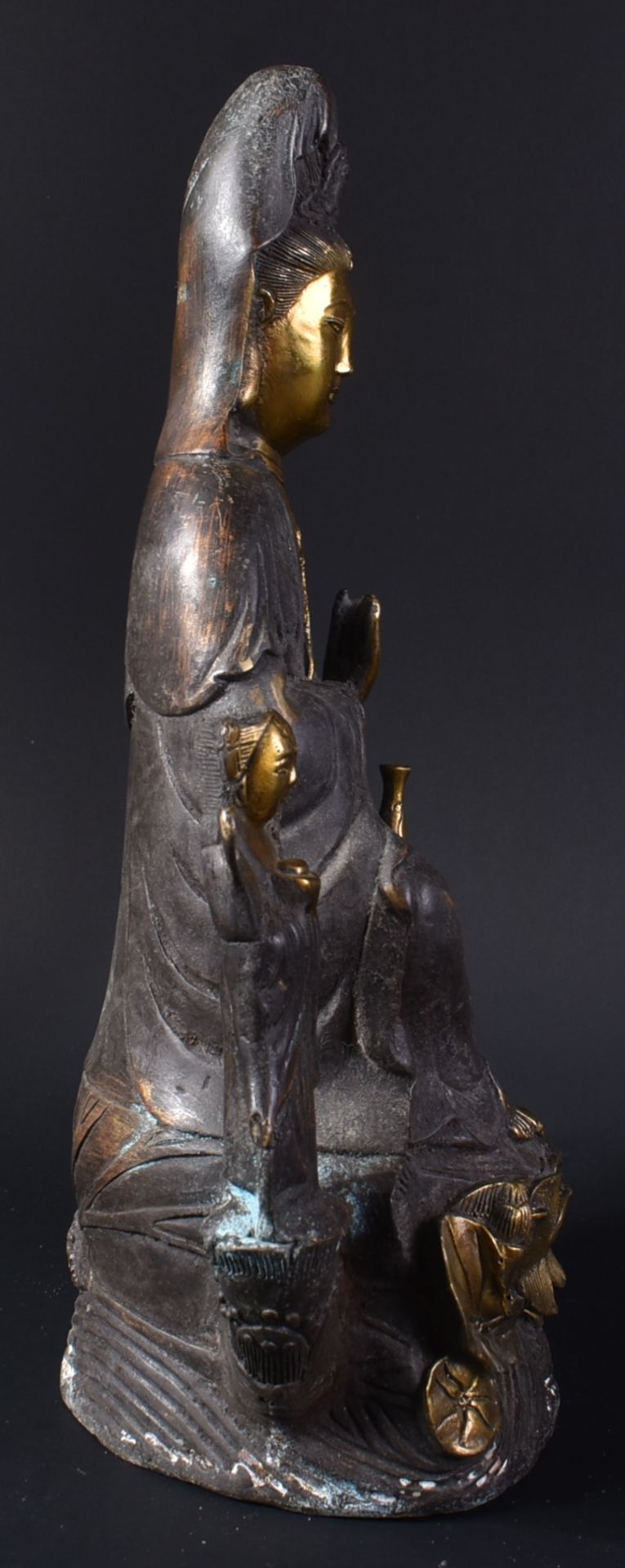 19TH CENTURY CHINESE BRONZE FIGURE OF GUANYIN - Image 3 of 5