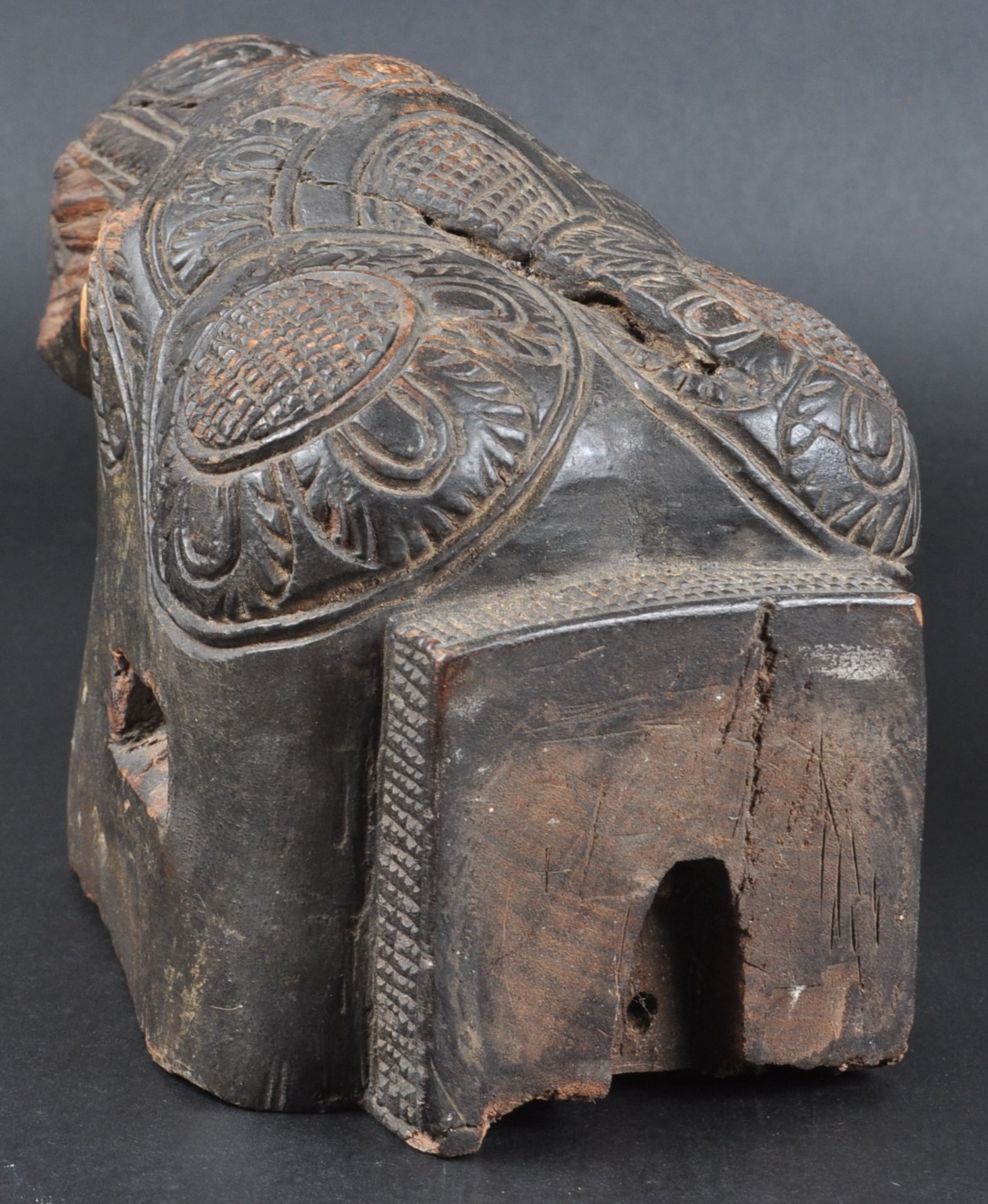 PAIR OF EARLY 20TH CENTURY CARVED INDIAN ELEPHANT HEADS - Image 5 of 7