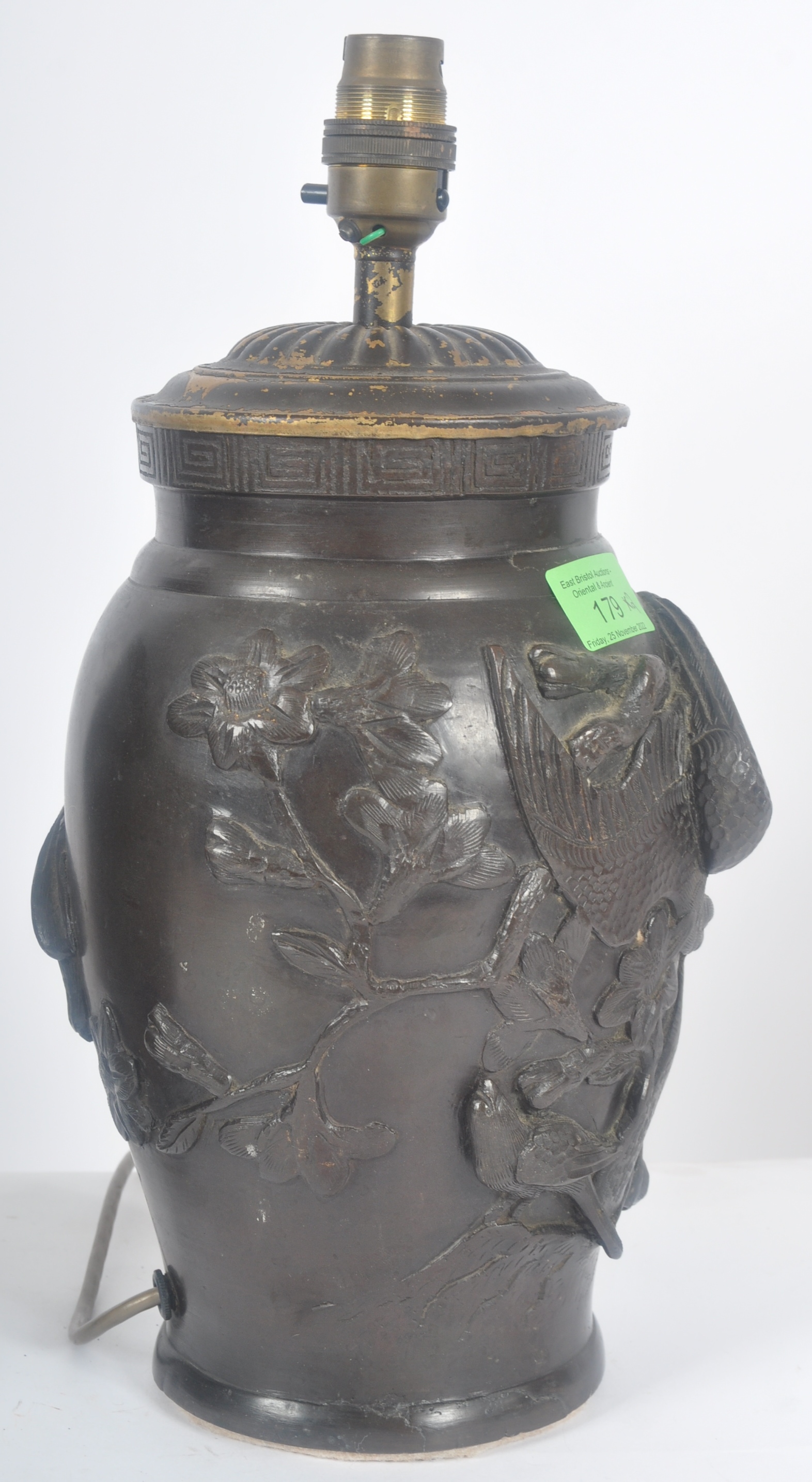 PAIR OF JAPANESE BRONZE MEIJI TABLE LAMPS - Image 5 of 10