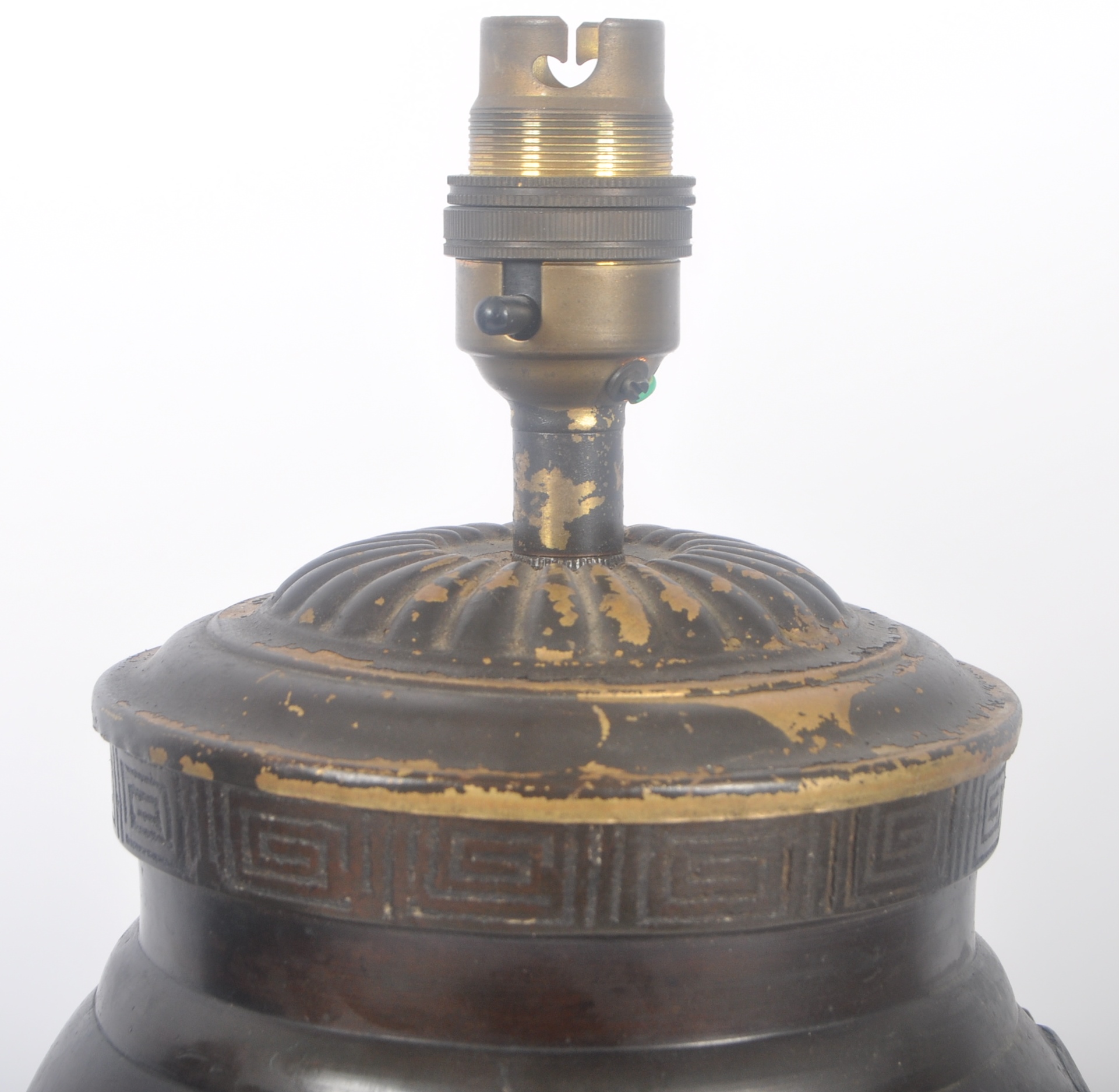 PAIR OF JAPANESE BRONZE MEIJI TABLE LAMPS - Image 7 of 10