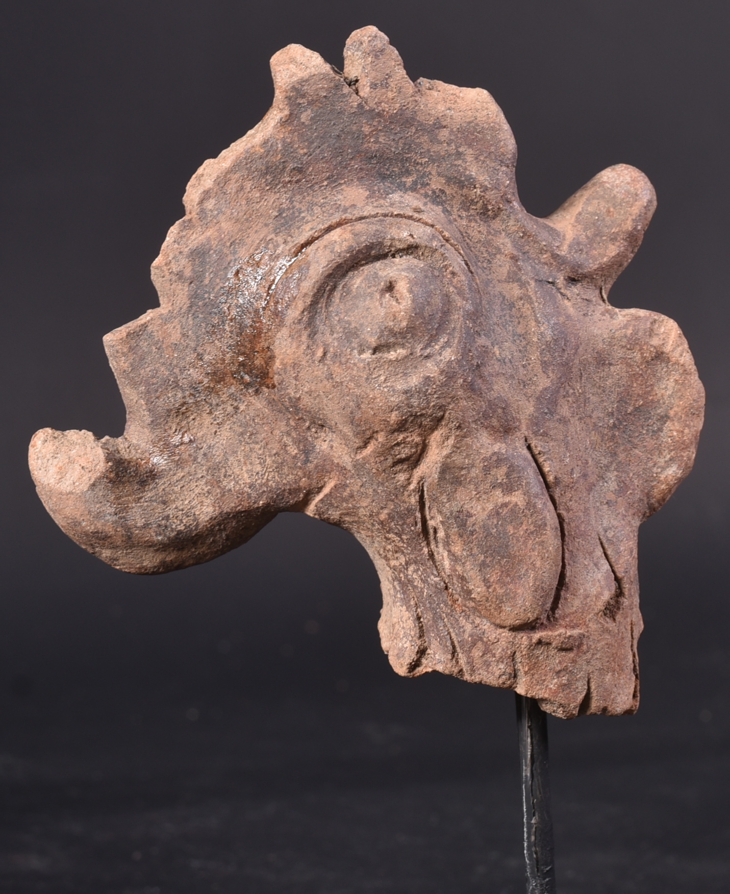 14TH CENTURY JAVANESE POTTERY COCKEREL HEAD - Image 2 of 5