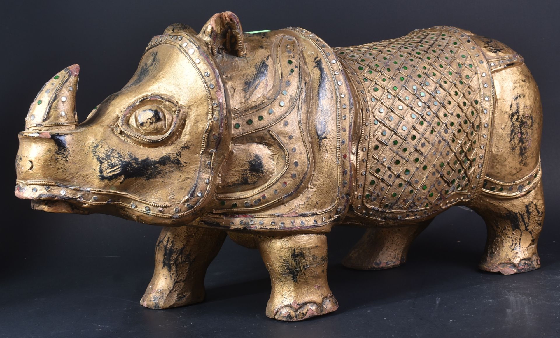 20TH CENTURY BURMESE CARVED RHINO SET WITH CABOCHONS - Bild 6 aus 7