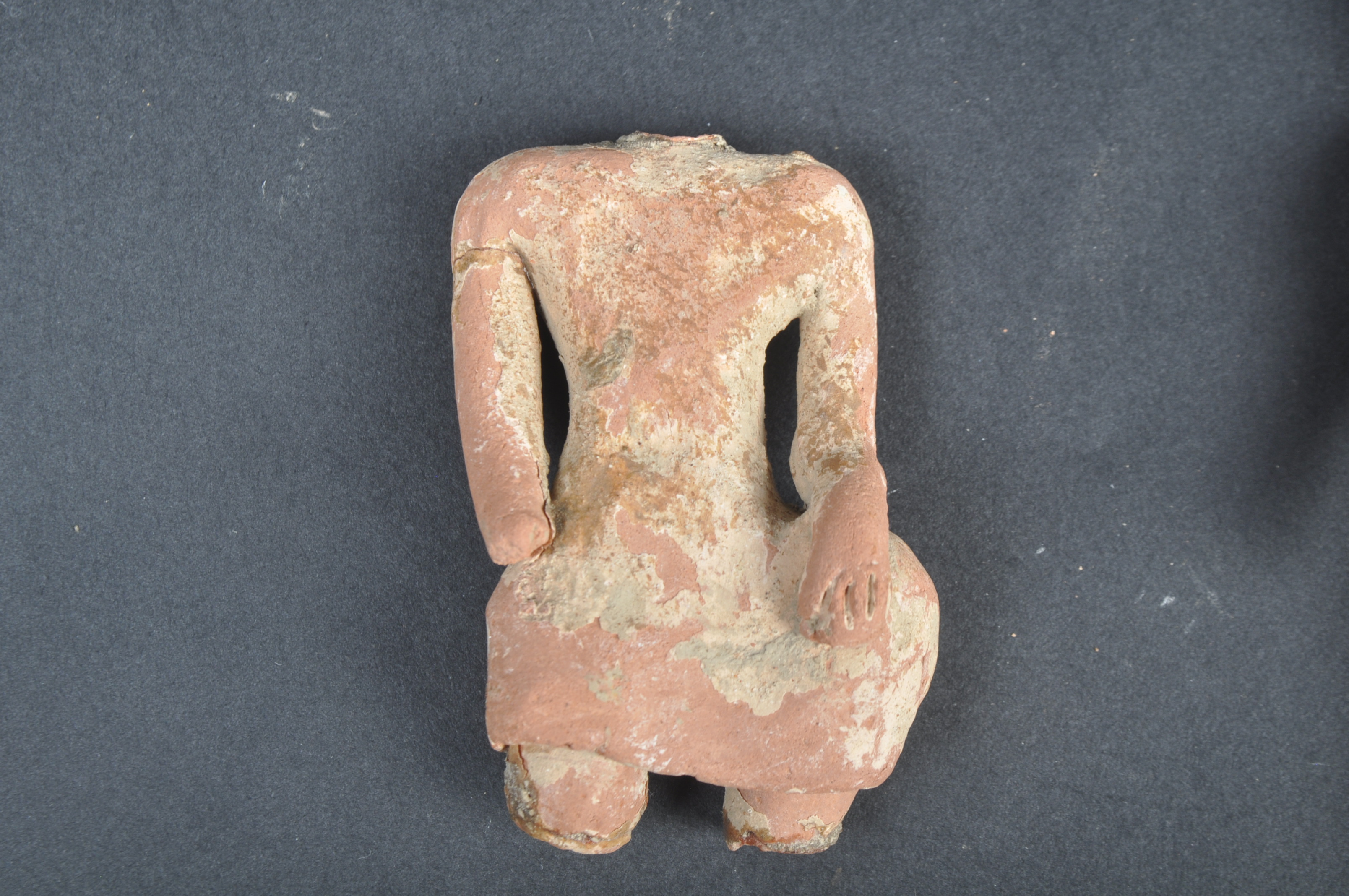 TWO ANCIENT INDUS VALLEY TERRACOTTA FERTILITY FIGURES - Image 5 of 6