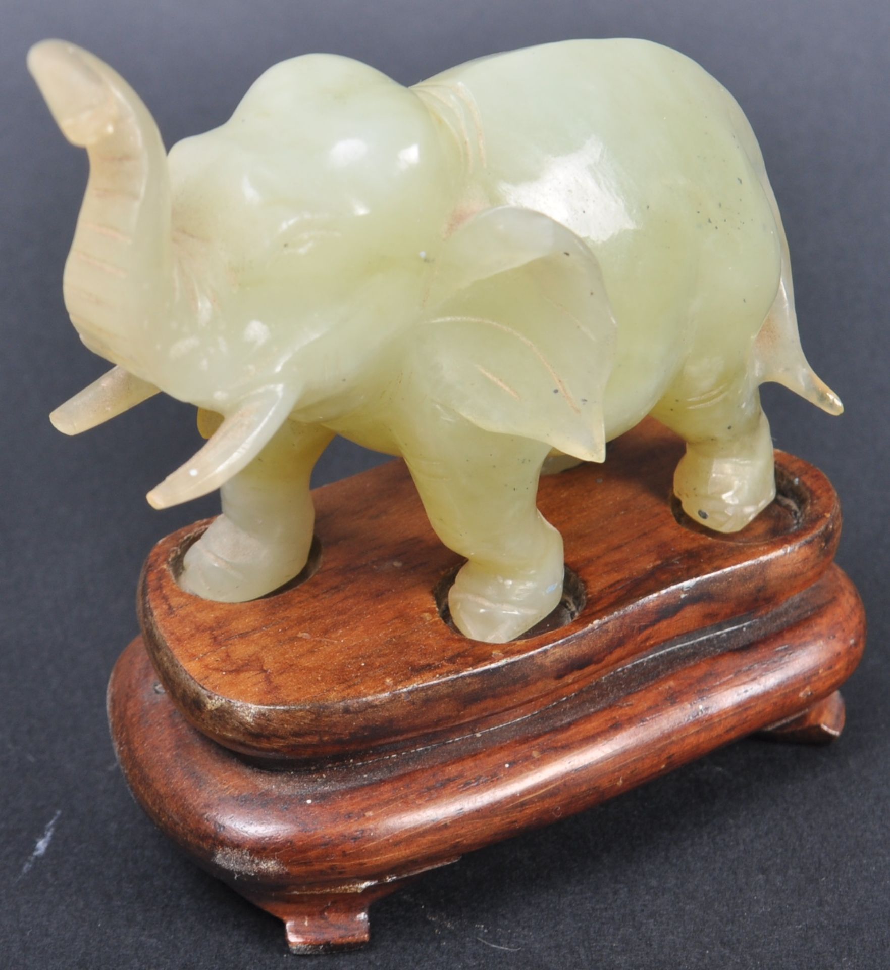 20TH CENTURY CHINESE HAND CARVED JADE ELEPHANT - Image 2 of 7