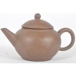 EARLY 20TH CENTURY CHINESE YIXING POTTERY TEAPOT