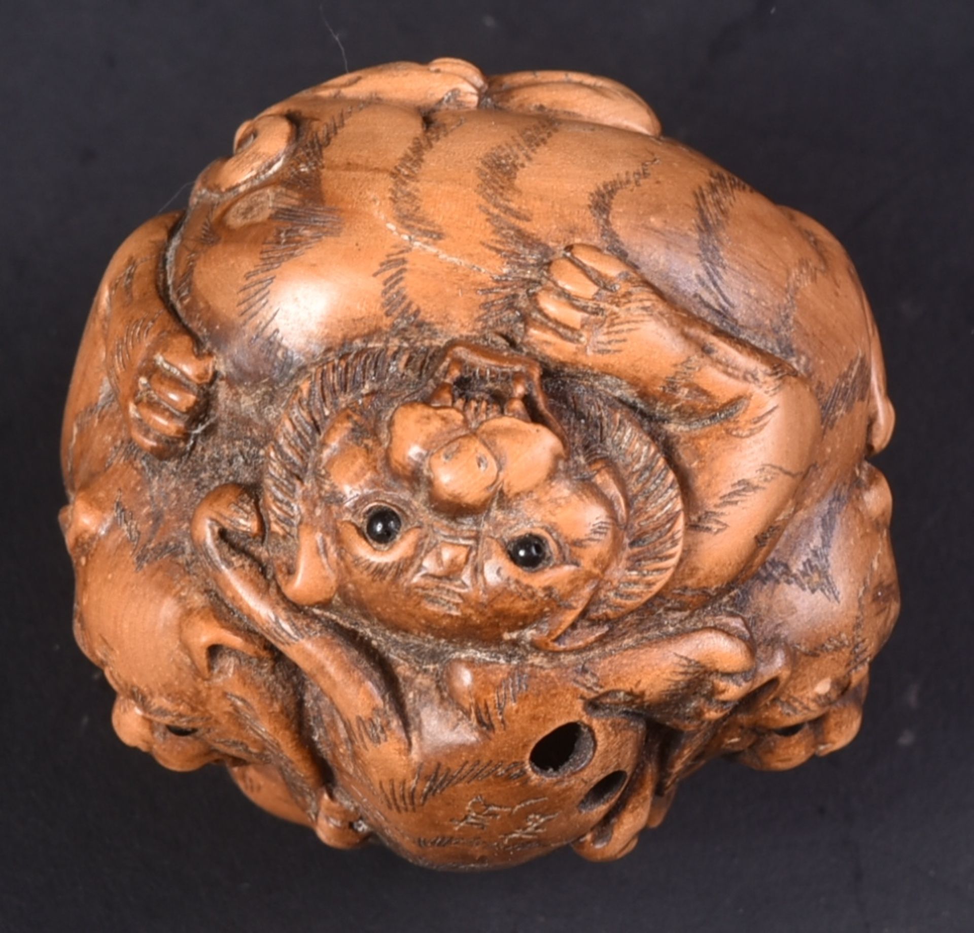 EARLY 20TH CENTURY JAPANESE CARVED TIGER NETSUKE - Bild 4 aus 5