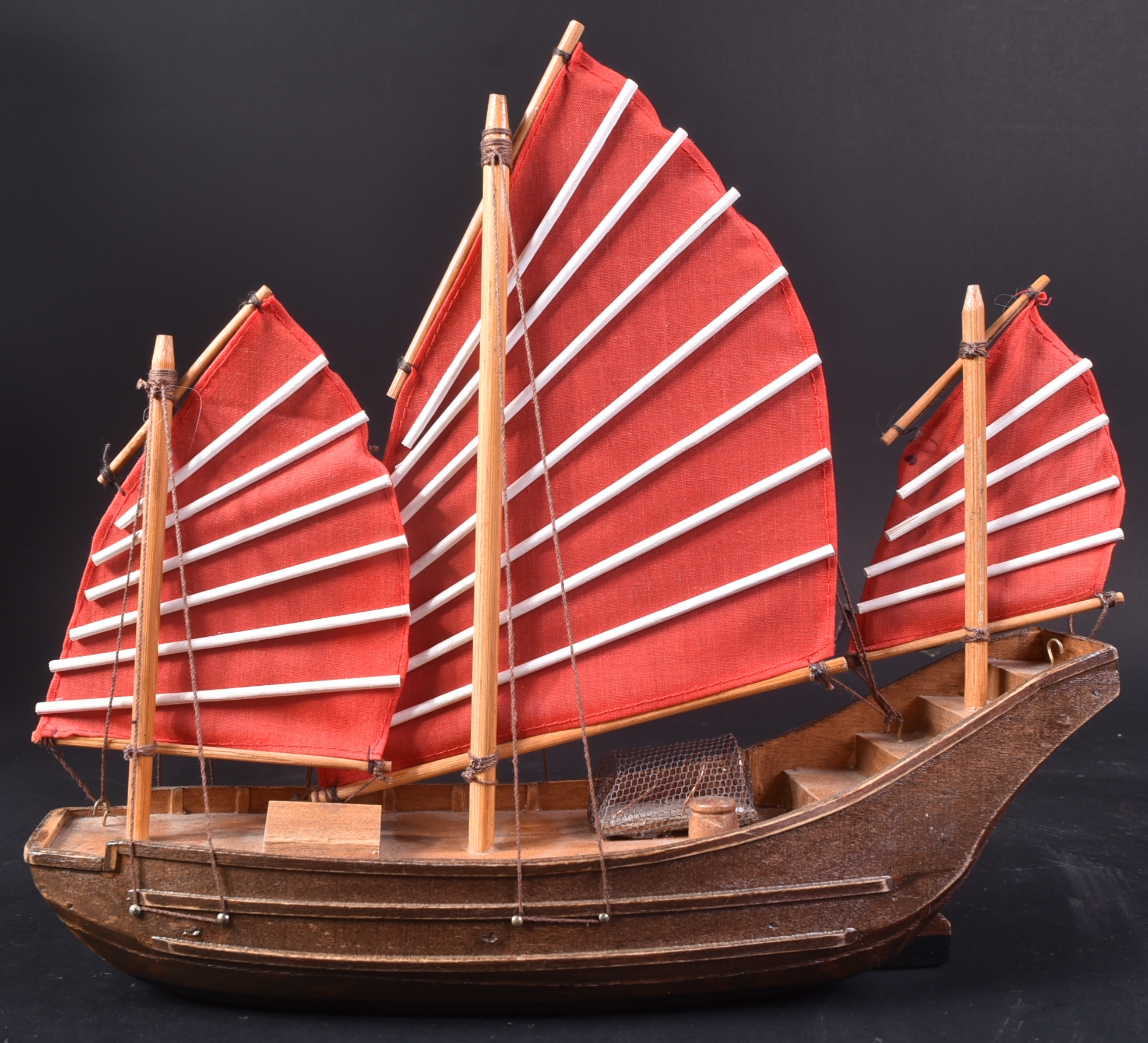 SCRATCHBUILT CHINESE MODEL JUNK BOAT - Image 2 of 7