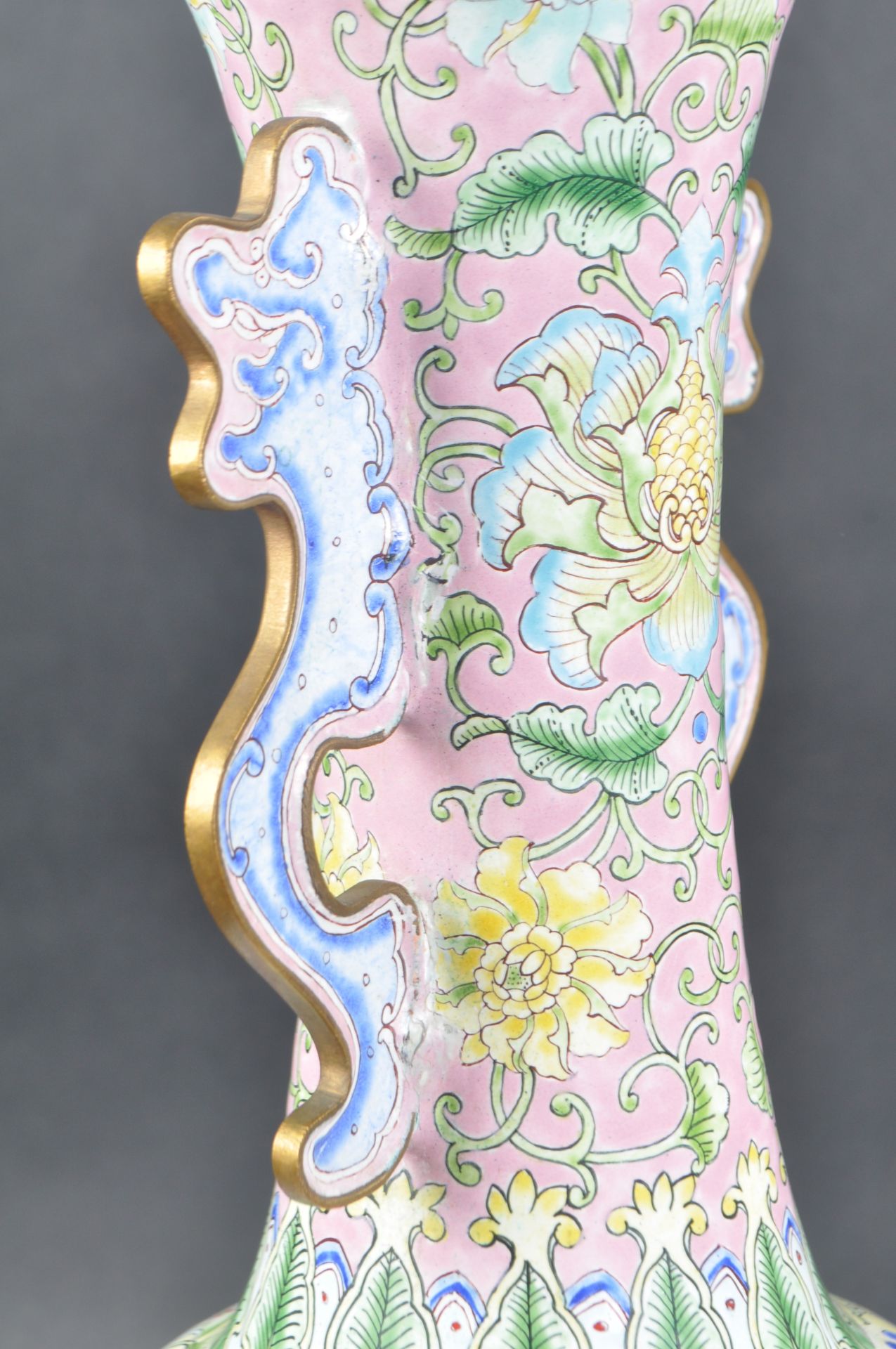 LARGE EARLY 20TH CENTURY CANTON ENAMEL VASE - Image 9 of 11