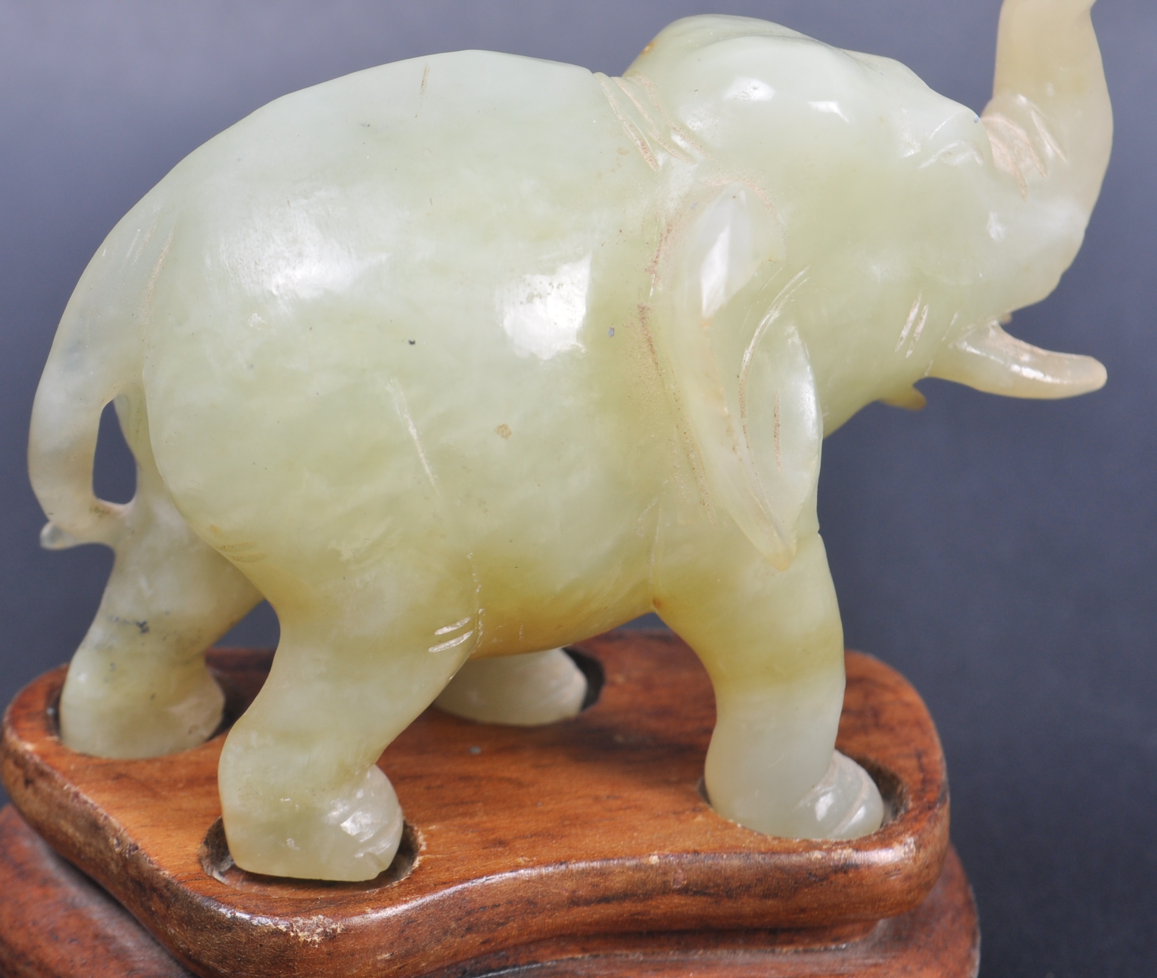 20TH CENTURY CHINESE HAND CARVED JADE ELEPHANT - Image 5 of 7