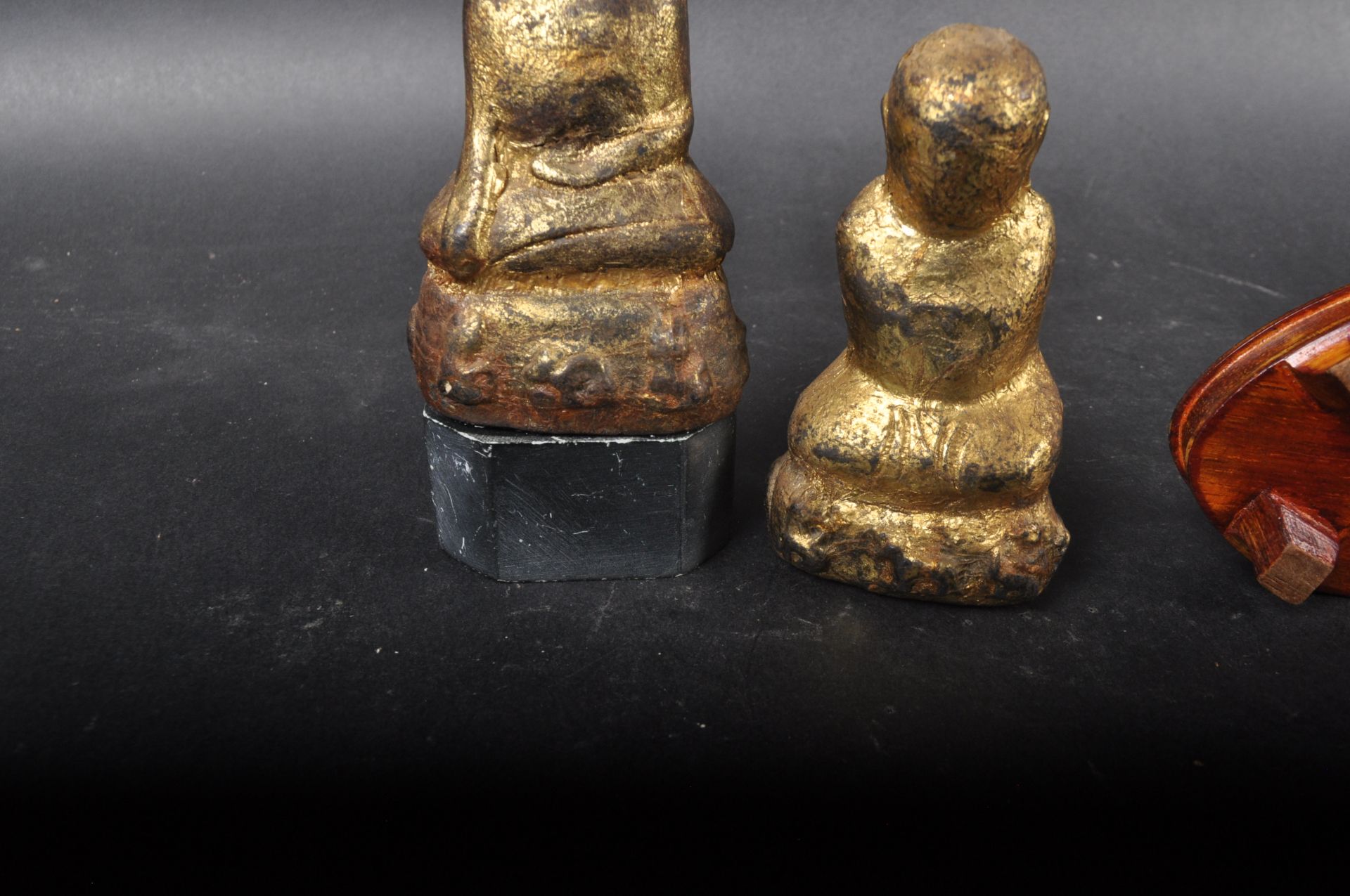 EARLY 20TH CENTURY THAI GILTWOOD CARVED FIGURINES - Image 7 of 7