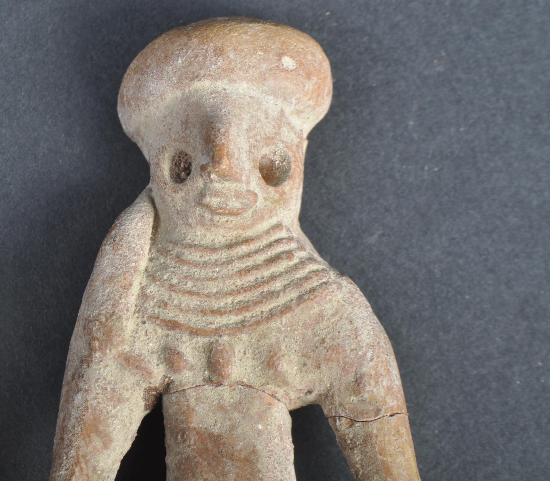 TWO ANCIENT INDUS VALLEY TERRACOTTA FERTILITY FIGURES - Image 4 of 6