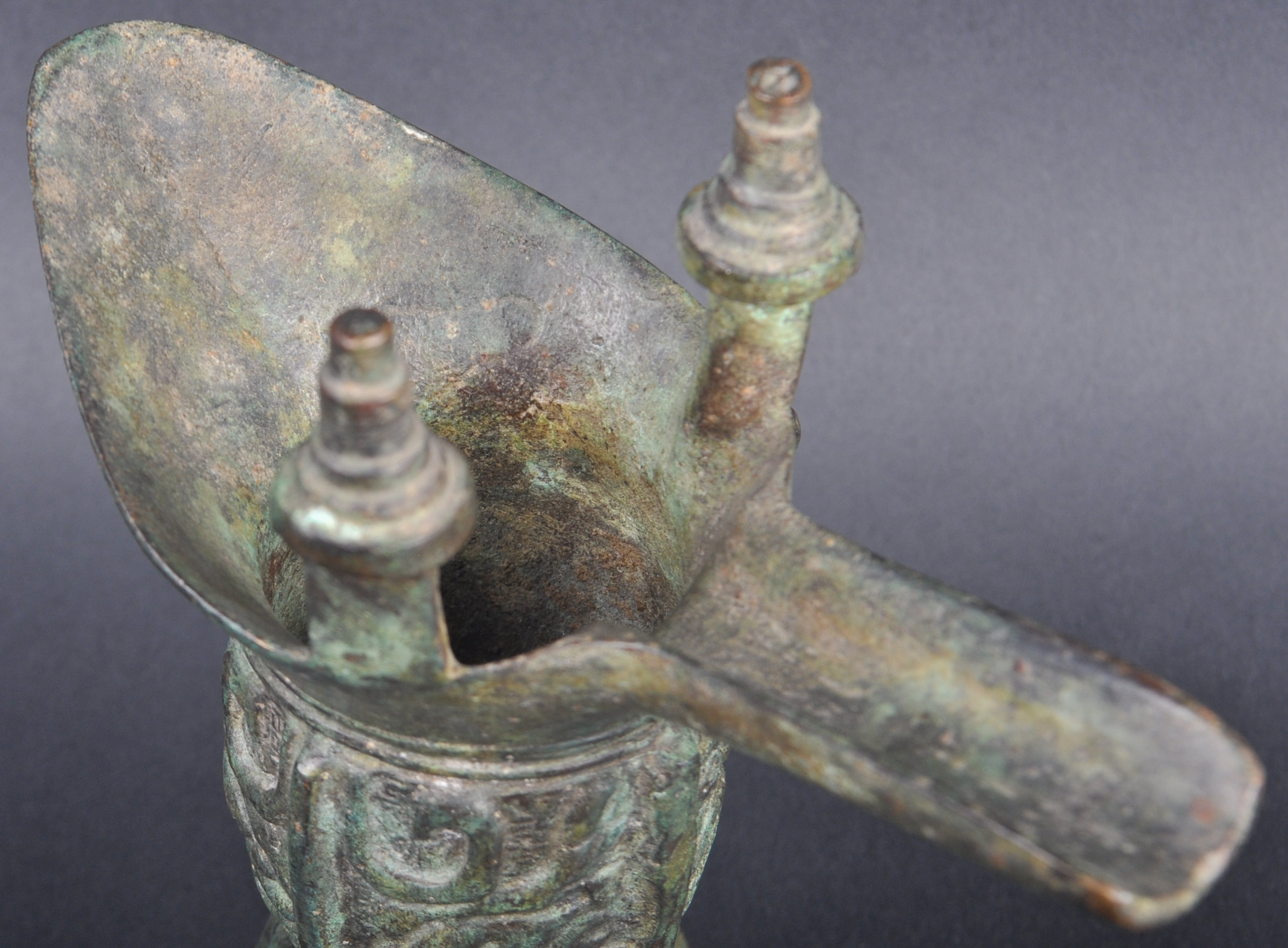 19TH CENTURY CHINESE BRONZE JUE RITUAL VESSEL - Image 3 of 8