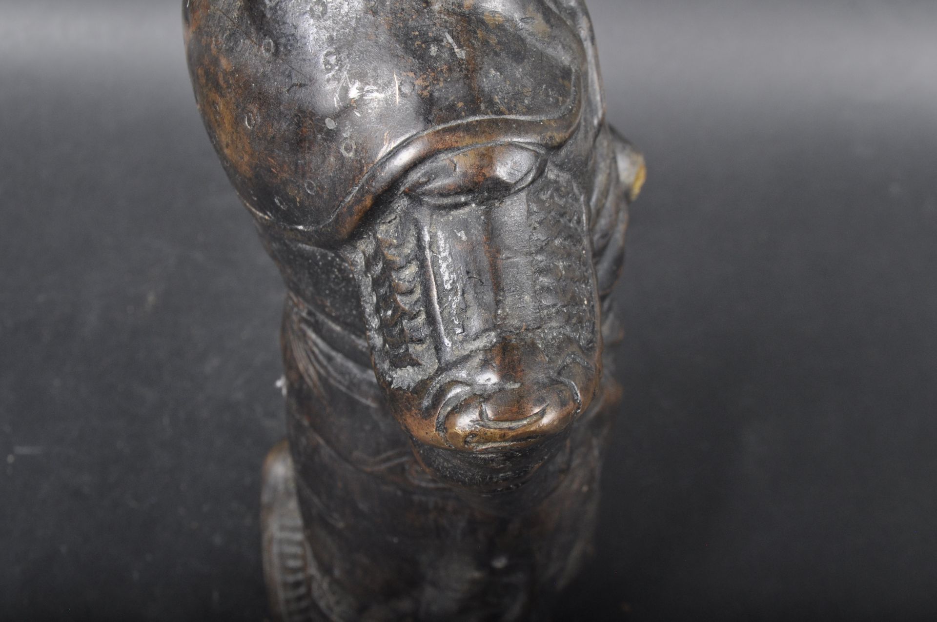 LARGE 19TH CENTURY CHINESE BRONZE ELDER WARRIOR FIGURINE - Image 2 of 10