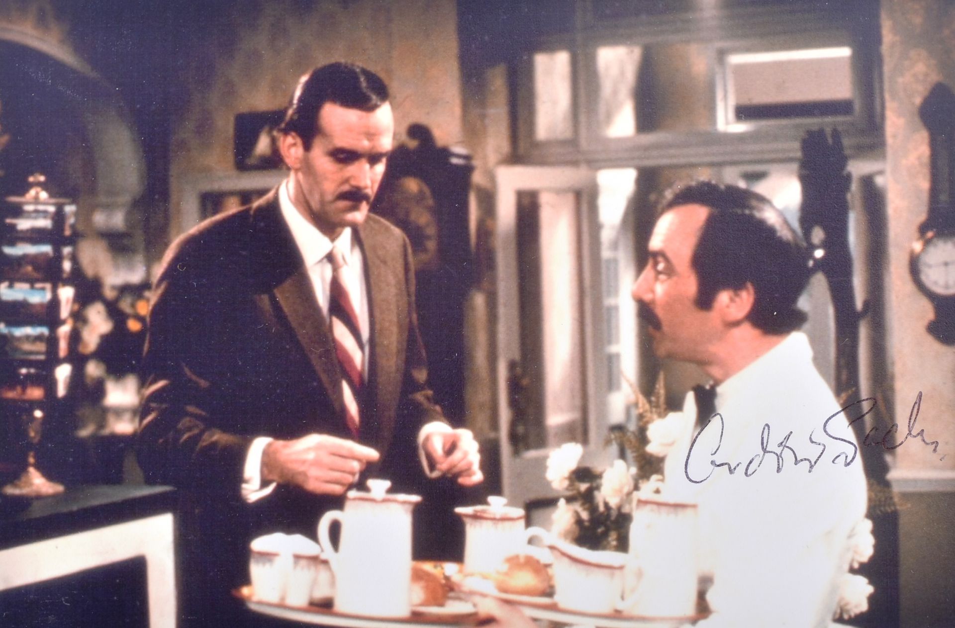 FAWLTY TOWERS - ANDREW SACHS (MANUEL) SIGNED PHOTOGRAPH