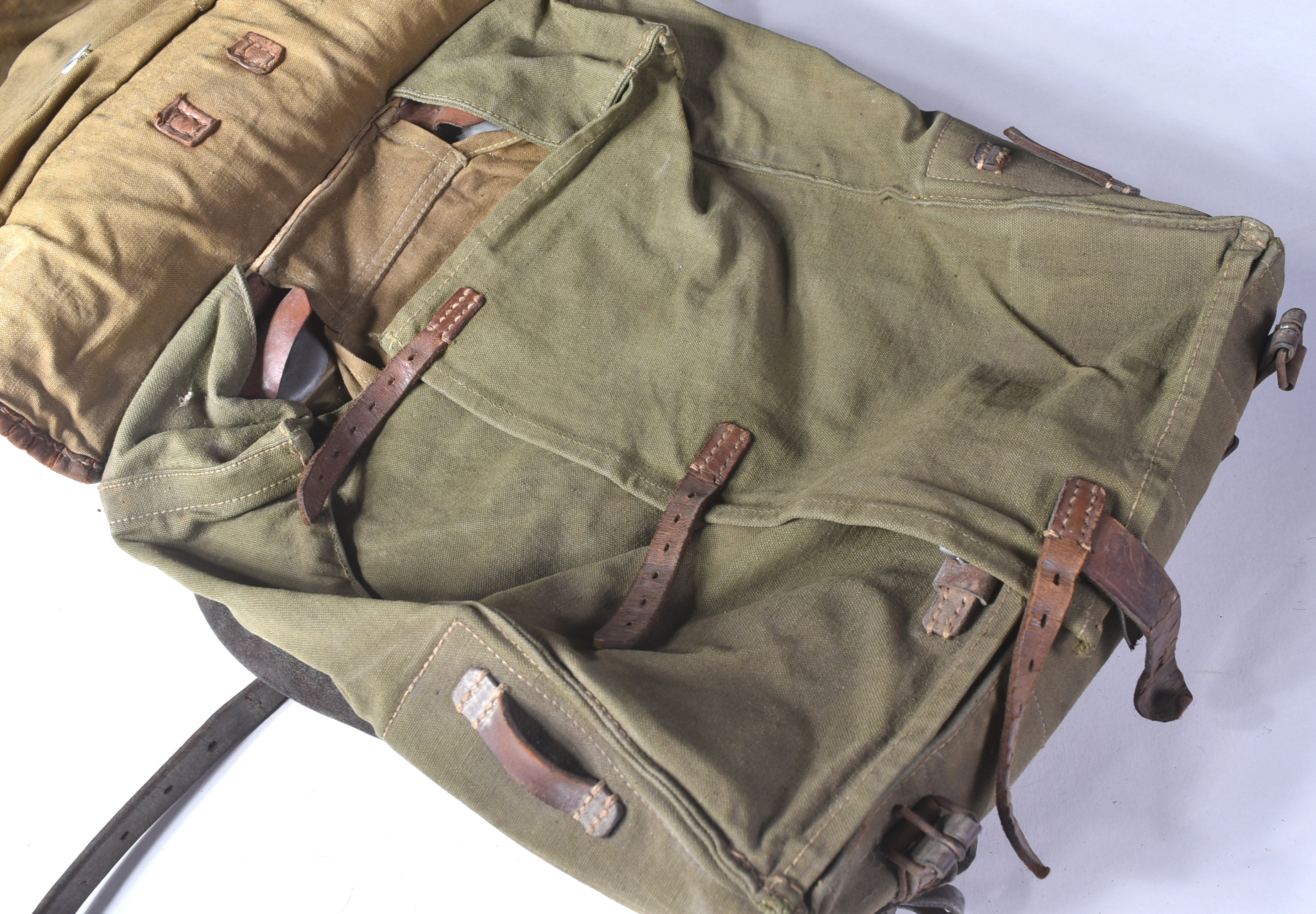 WWII SECOND WORLD WAR GERMAN TORNISTER BACK PACK - Image 9 of 12