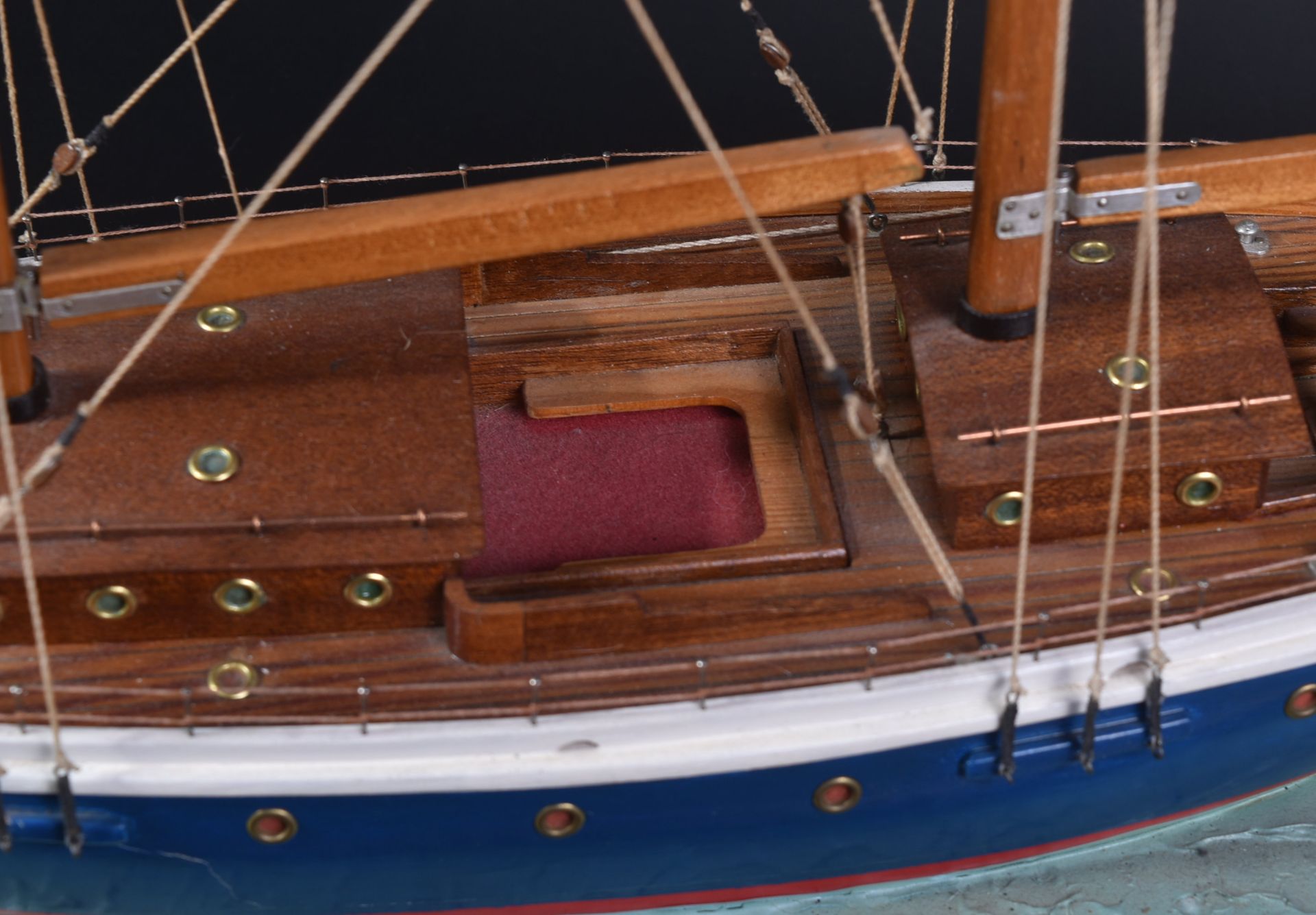 MUSEUM QUALITY MODEL BOAT COLLECTION – SMALL SAILING KETCH - Bild 6 aus 10