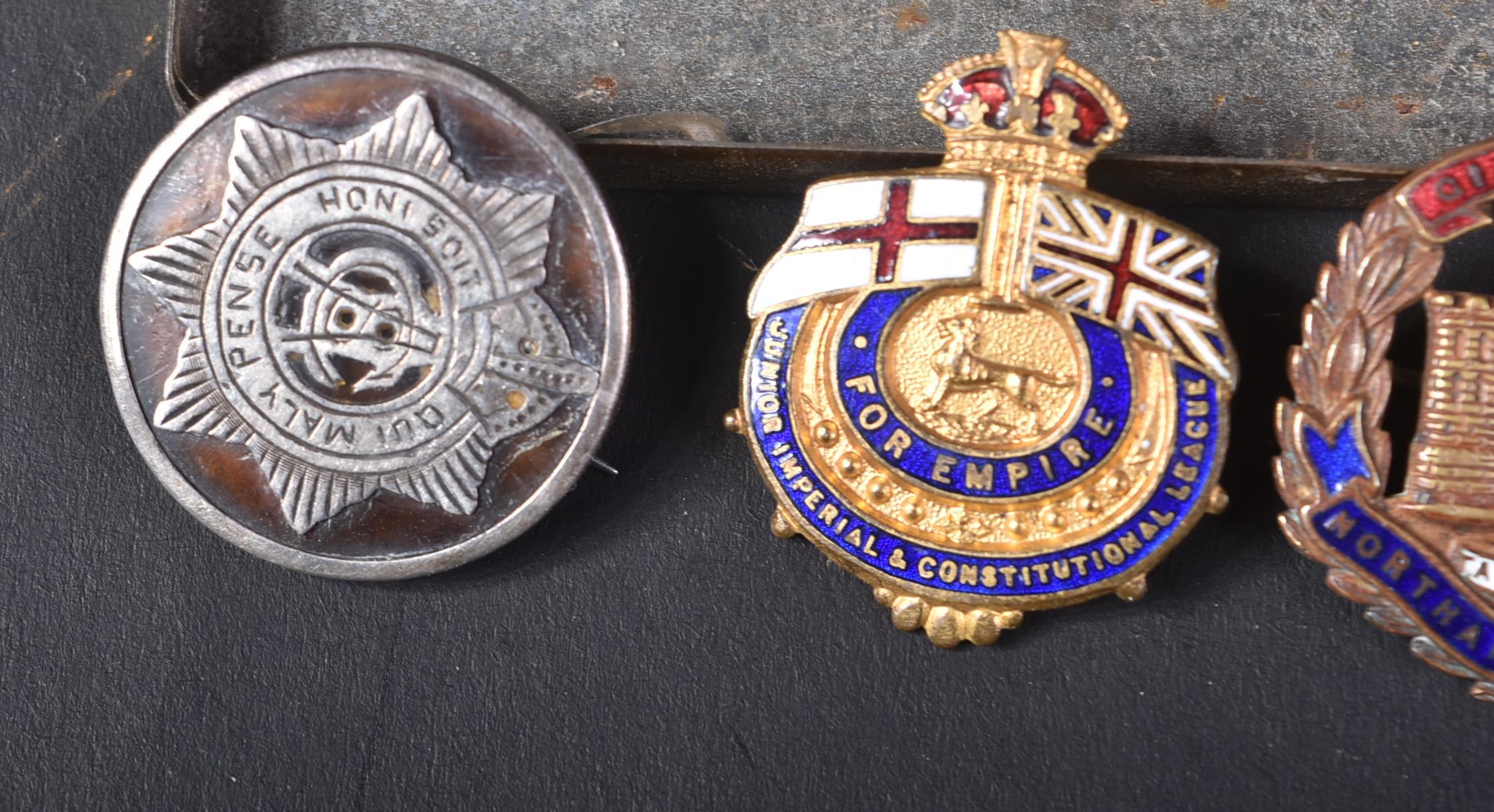COLLECTION OF ASSORTED BRITISH MILITARY & OTHER BADGES - Image 3 of 12