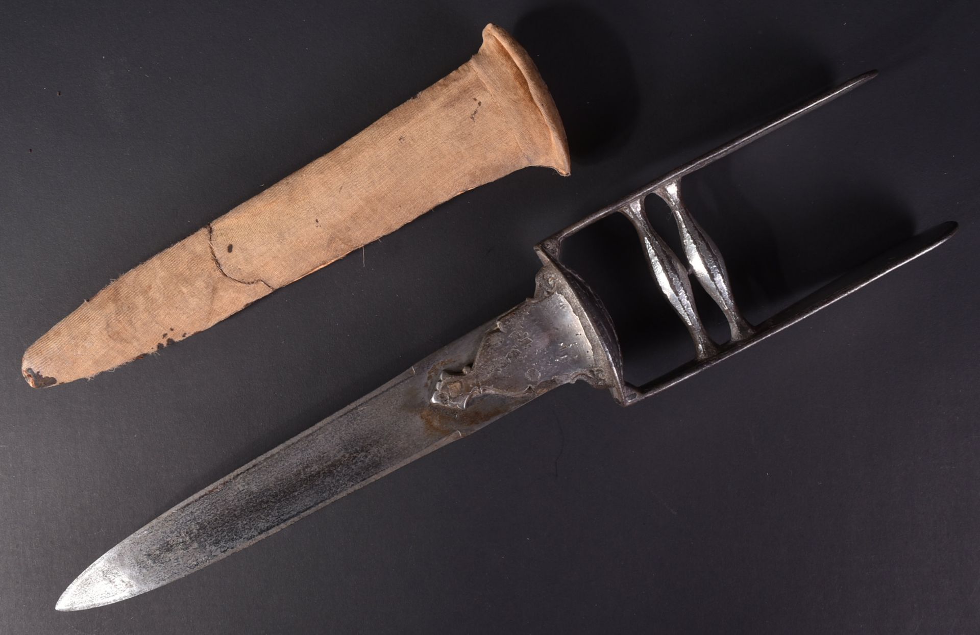 18TH CENTURY NORTH INDIAN KATAR DAGGER