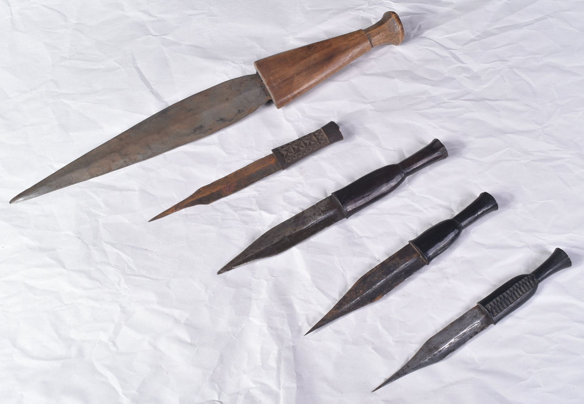 COLLECTION OF SOUTHERN AFRICAN SHONA PEOPLE DAGGERS - Image 3 of 10