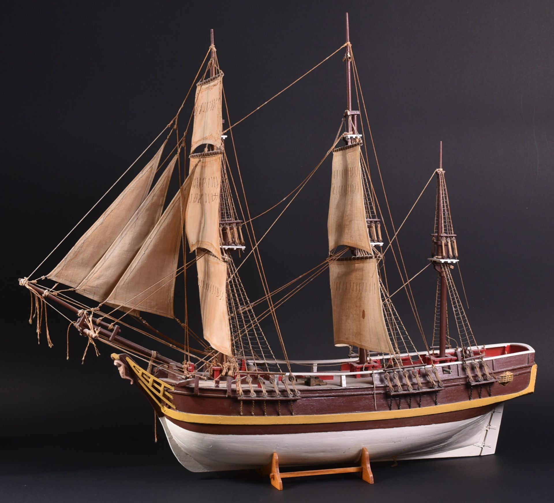 MUSEUM QUALITY MODEL BOAT COLLECTION – RMS TITANIC - Image 2 of 12