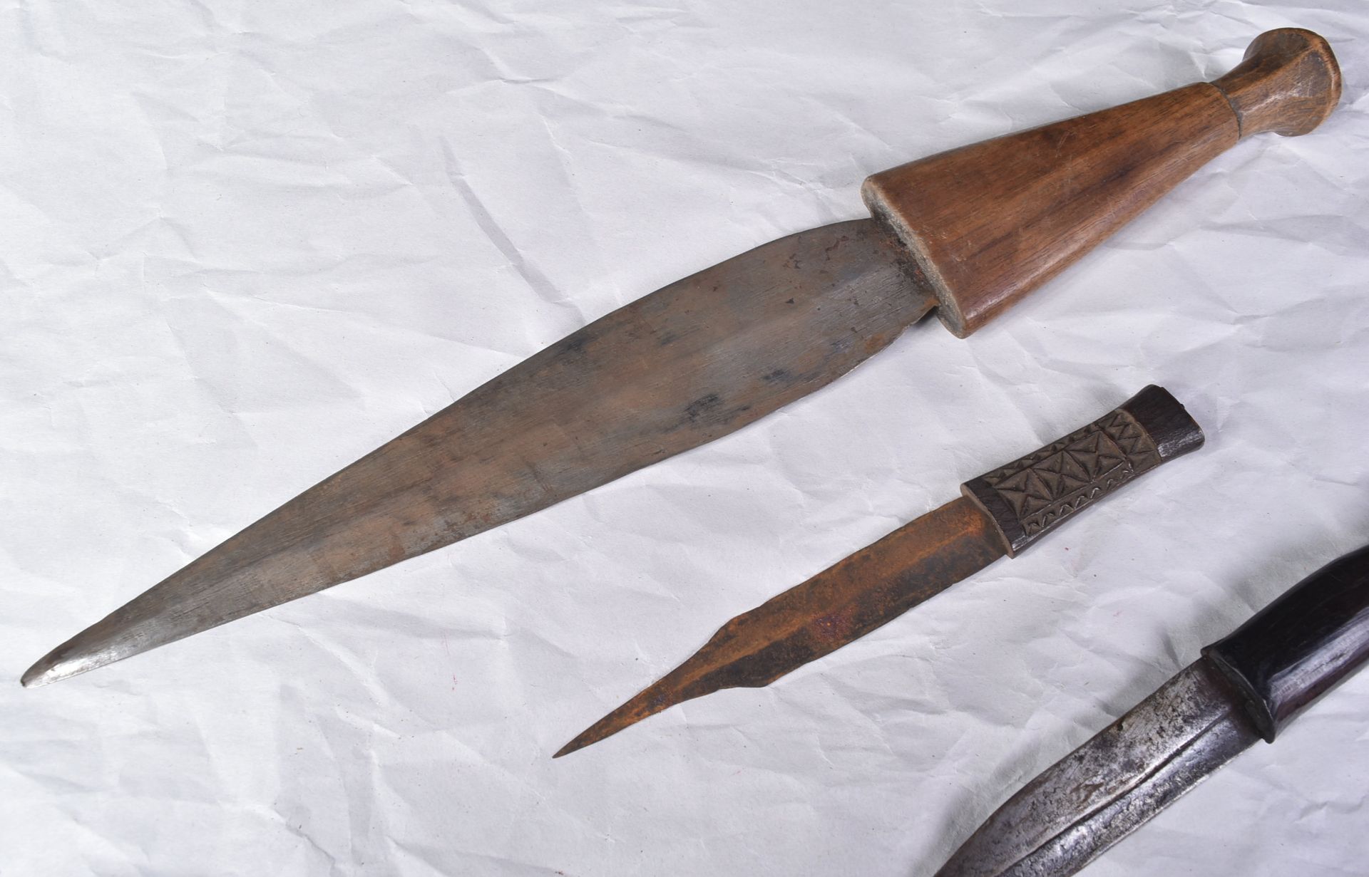 COLLECTION OF SOUTHERN AFRICAN SHONA PEOPLE DAGGERS - Image 5 of 10