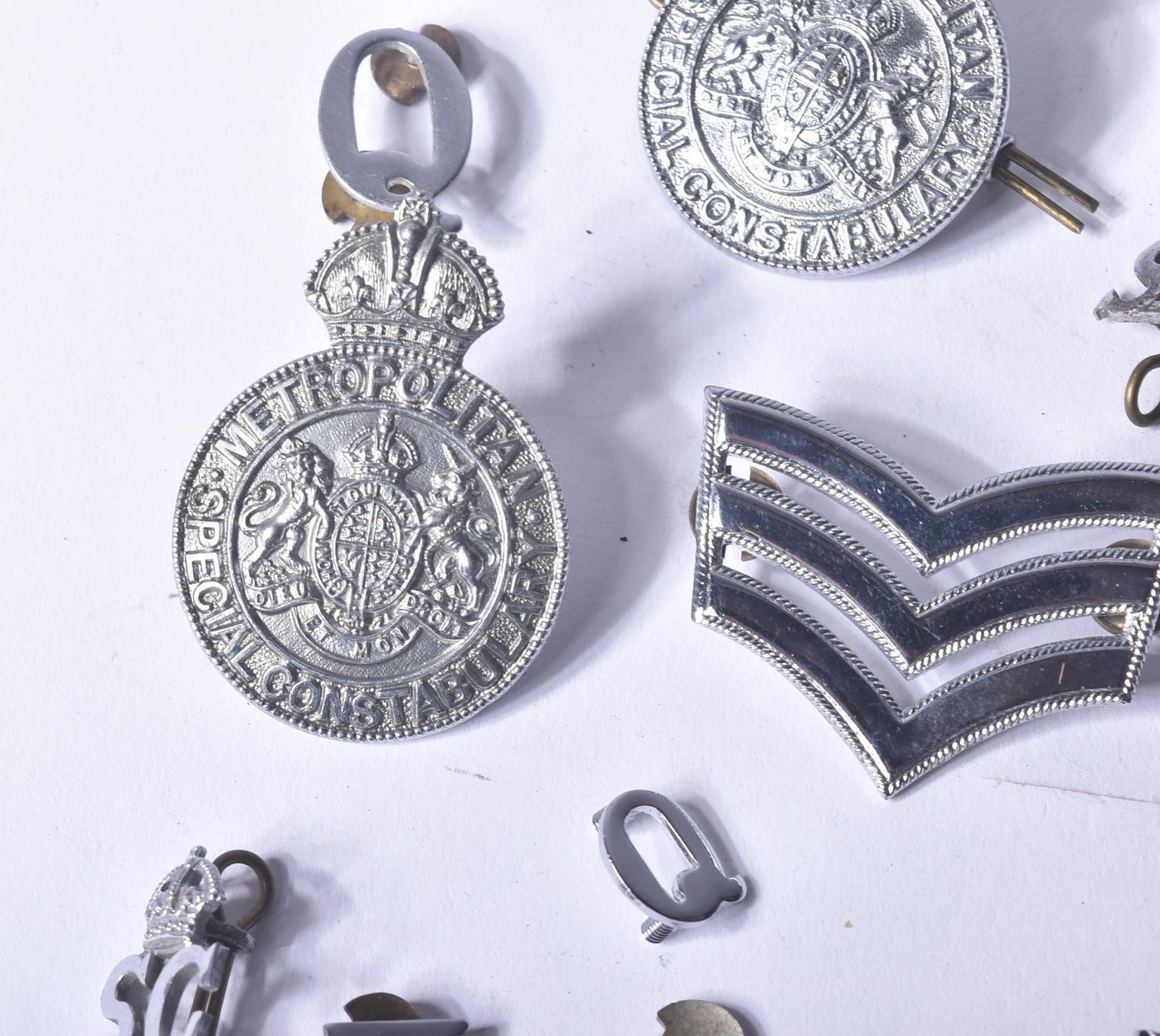 COLLECTION OF VINTAGE BRITISH POLICE UNIFORM BADGES - Bild 6 aus 14