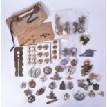 LARGE COLLECTION OF ASSORTED BRITISH MILITARY CAP BADGES & BUTTONS