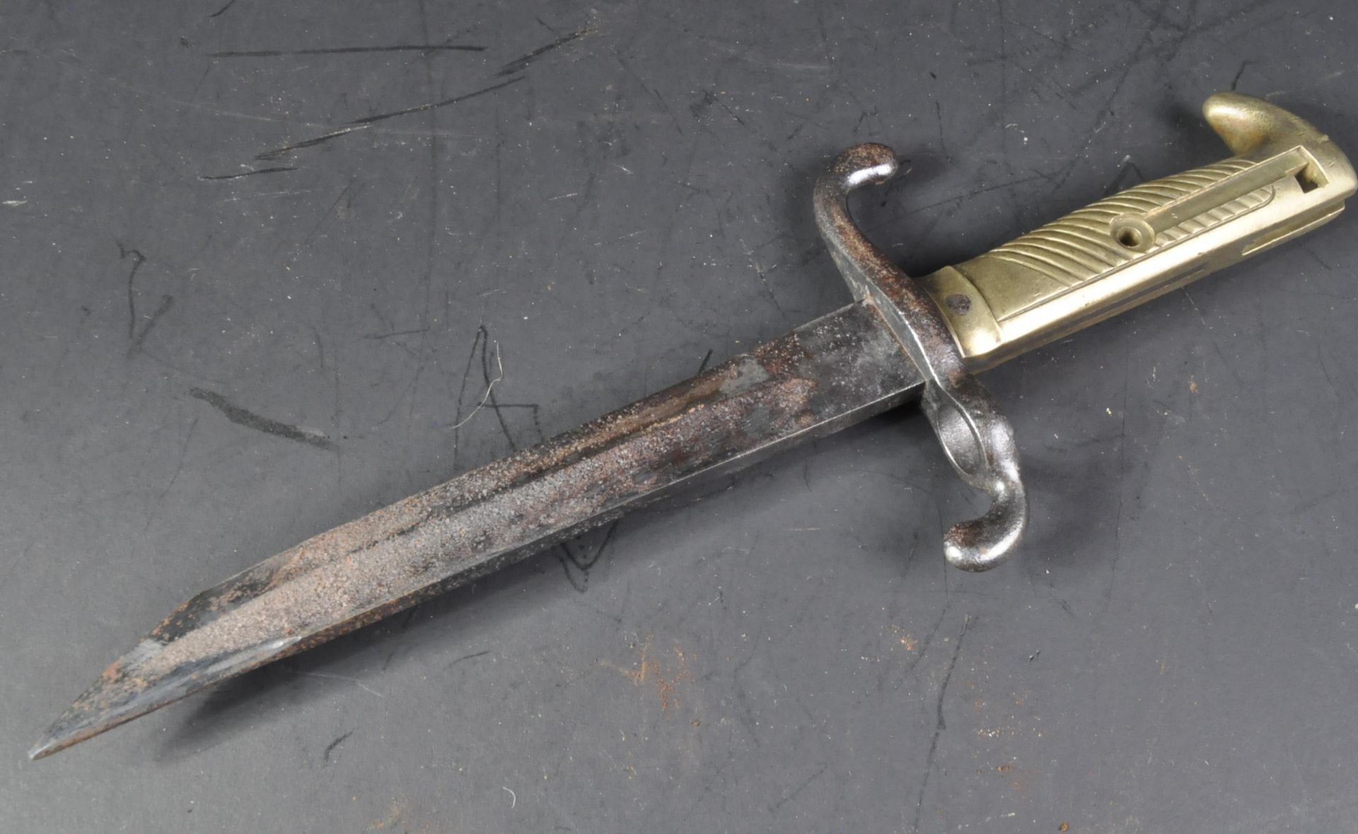 WWI TRENCH FIGHTING KNIFE FASHIONED FROM A FRENCH BAYONET - Image 9 of 10
