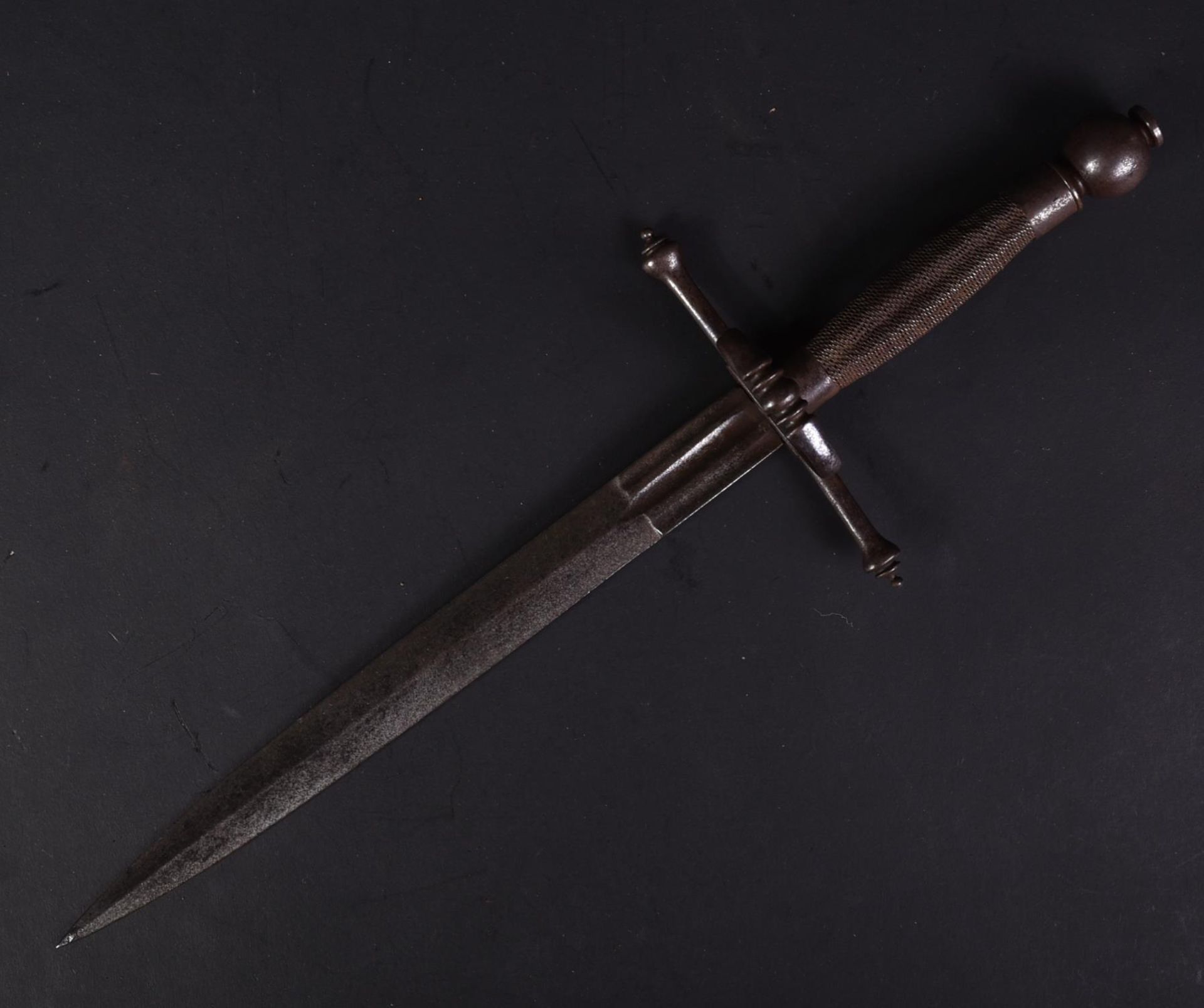 EARLY 19TH CENTURY LEFT HANDED / PARRYING DAGGER