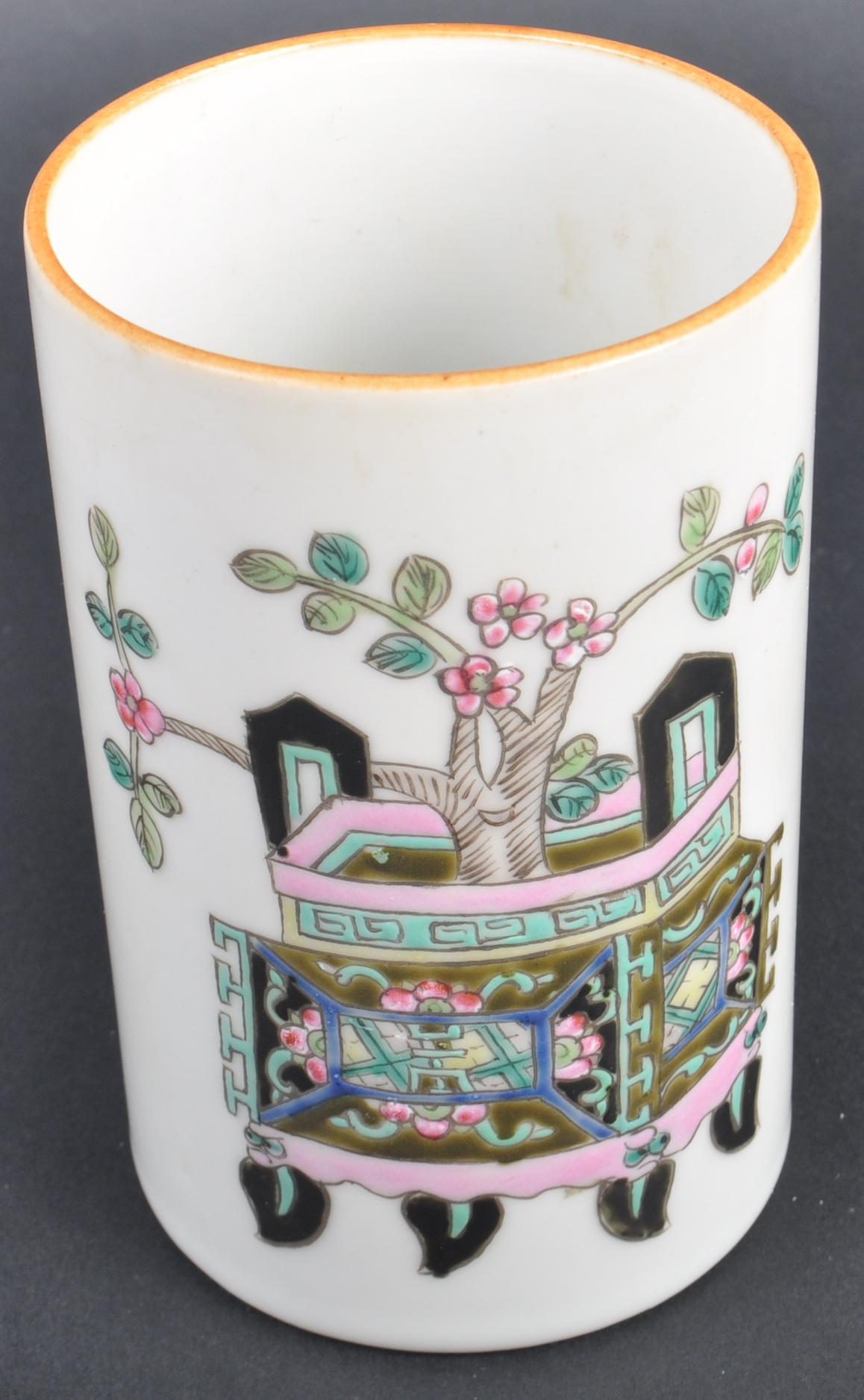 EARLY 20TH CENTURY CHINESE PORCELAIN BRUSH POT - Image 2 of 6