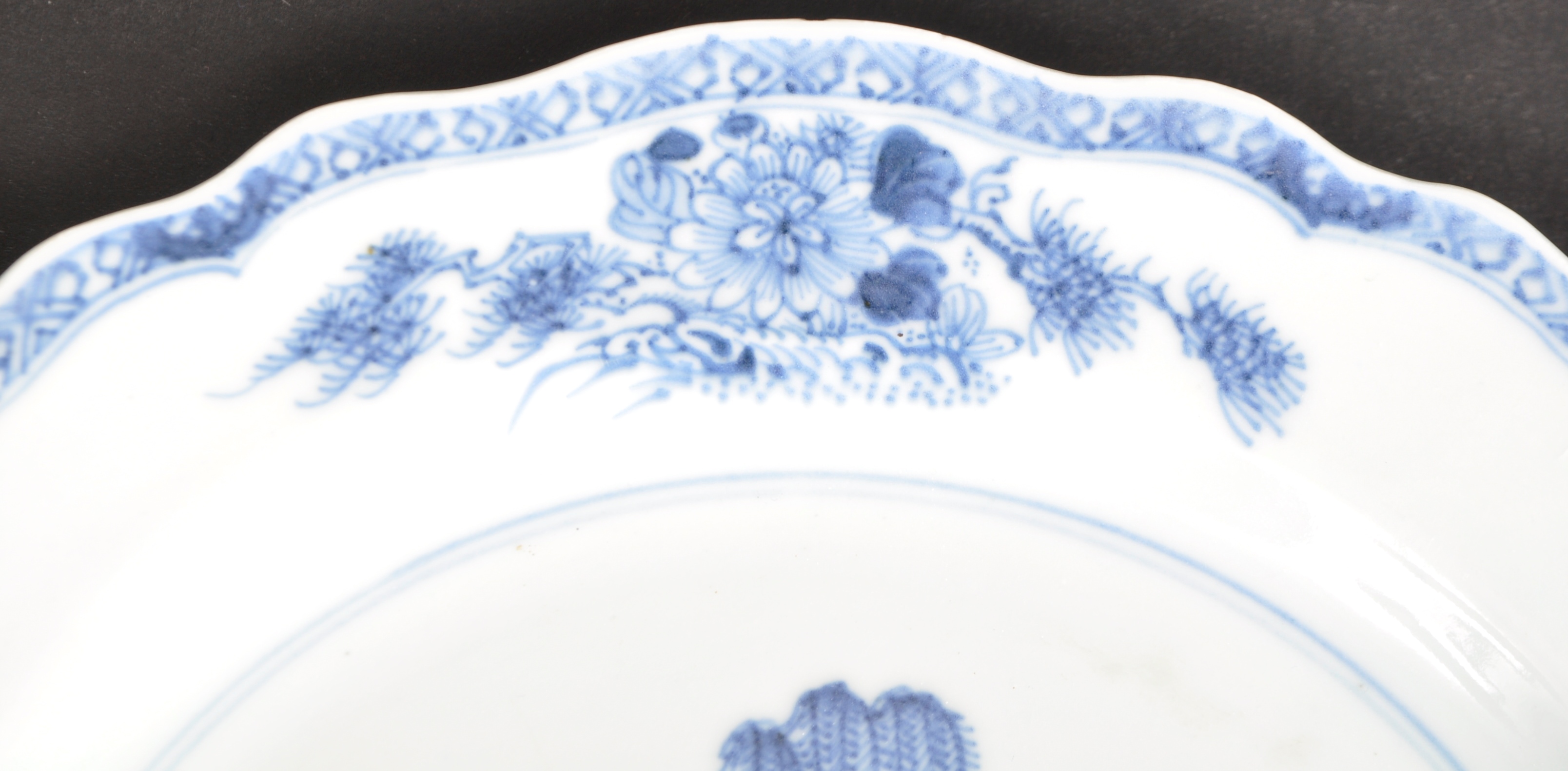 18TH CENTURY CHINESE PORCELAIN PLATE - Image 3 of 4