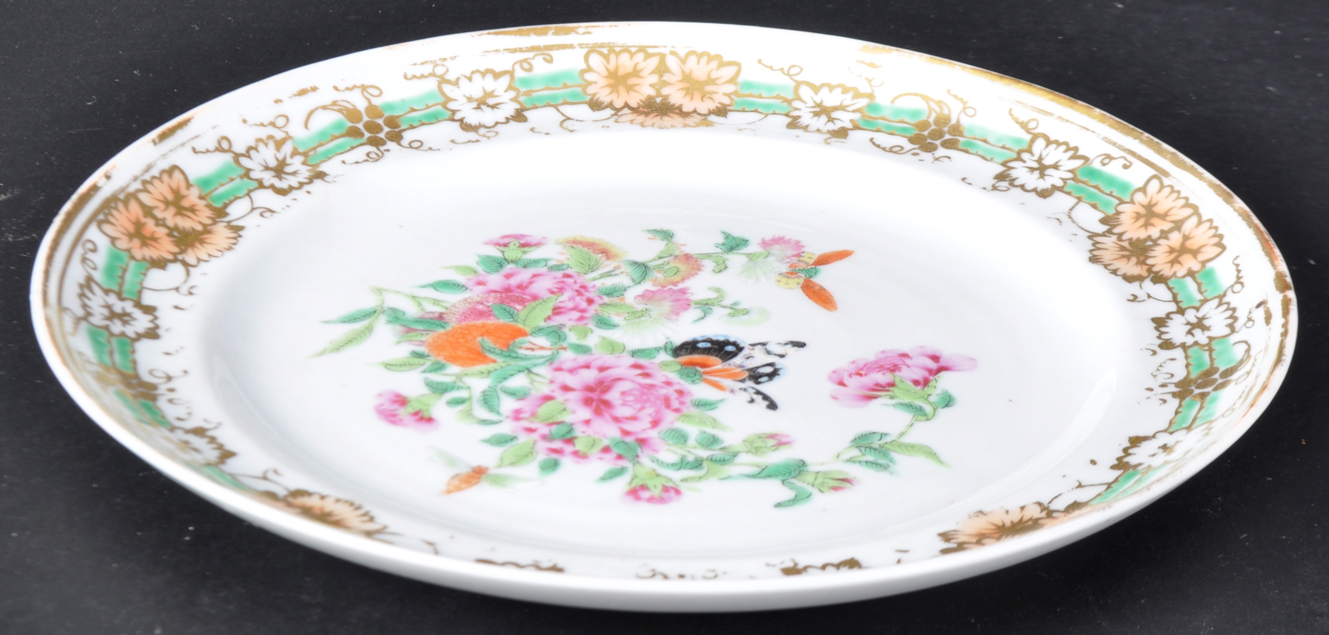 19TH CENTURY CHINESE CANTONESE PORCELAIN PLATE