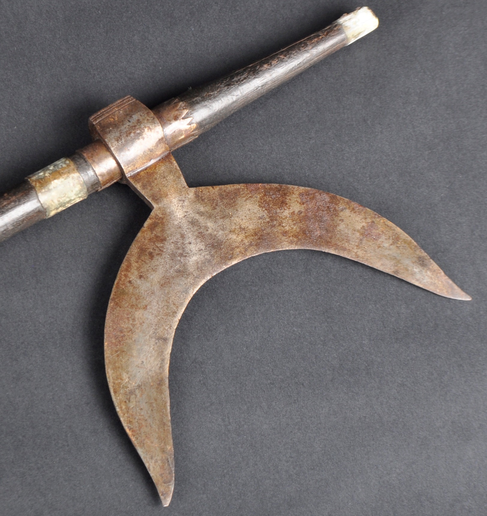 19TH CENTURY PERSIAN BULOVA STEEL CRESCENT WAR AXE - Image 2 of 5