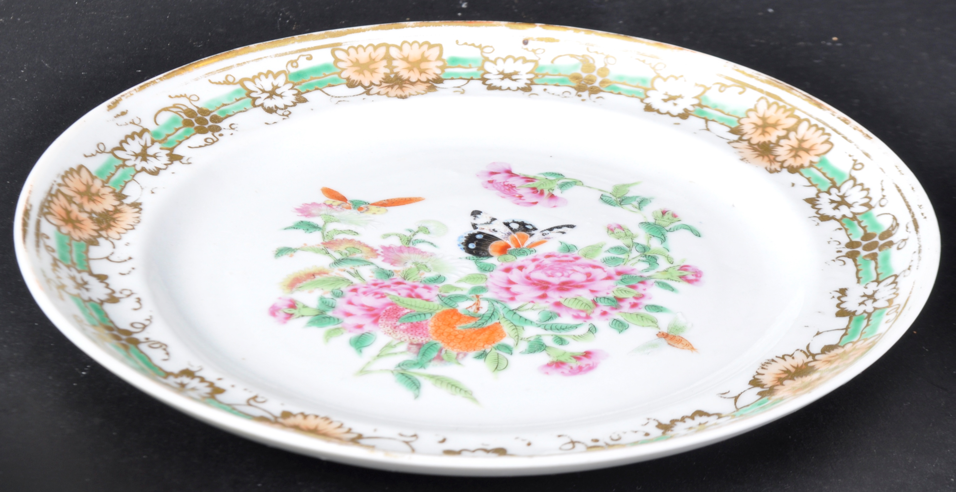 19TH CENTURY CHINESE CANTONESE PORCELAIN PLATE - Image 2 of 2