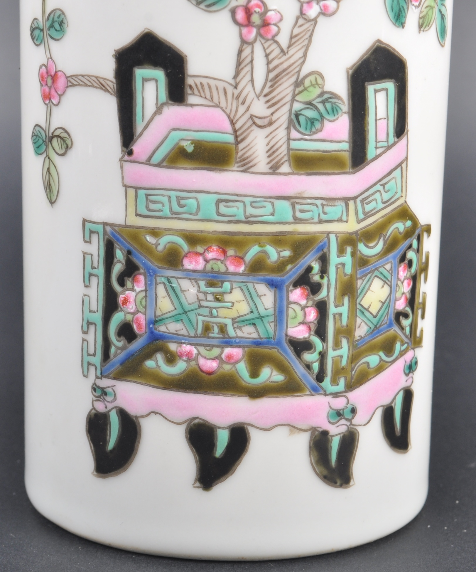 EARLY 20TH CENTURY CHINESE PORCELAIN BRUSH POT - Image 5 of 6