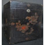 EARLY 20TH CENTURY CHINESE CHINOISERIE LAQUERED TEA BOX