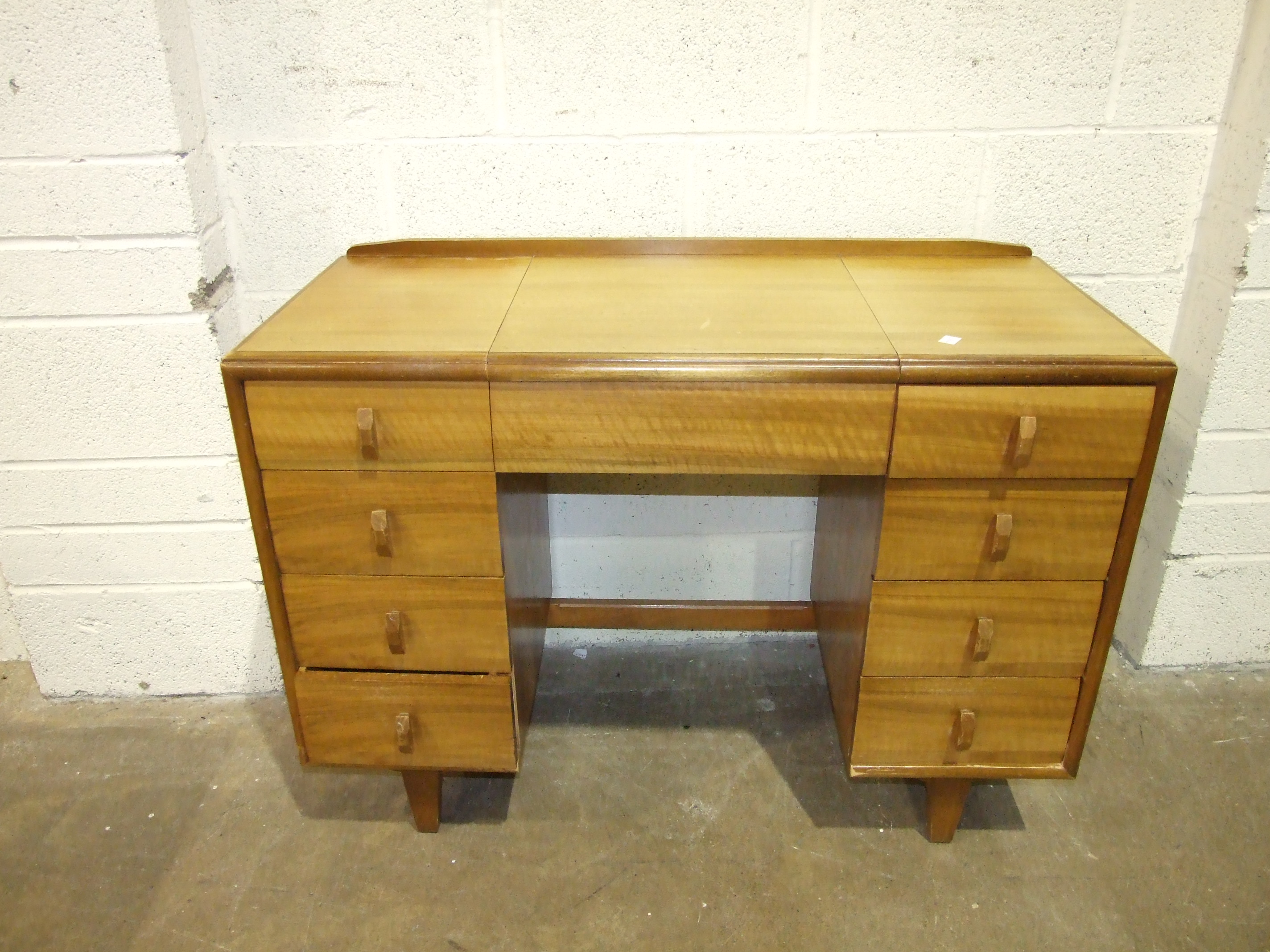 A mid-20th century knee-hole dressing table with folding mirror and eight drawers, 107cm wide, a - Bild 2 aus 5
