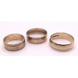 A pair of 9ct gold wedding bands, sizes O and J and another wedding band, size Q, 9g, (3).