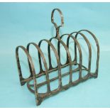 A silver six-division toast rack, 15.5cm wide, 15.5cm high, Sheffield 1910, ___9oz.