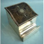 A silver inkstand, the hinged serpentine tortoiseshell lid with silver inlay decoration (a/f) and