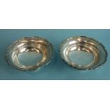 A pair of Walker & Hall small silver sweetmeat dishes with shaped rims, 10cm diameter, 4cm high,